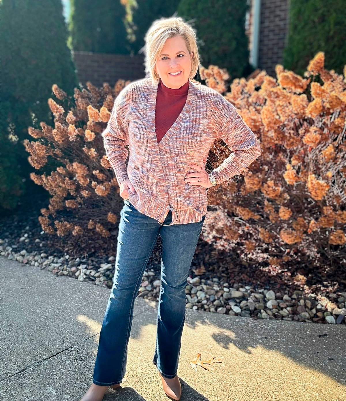 Over 40 Fashion Blogger, Tania Stephens is wearing mix and match clothing from Kohl's31