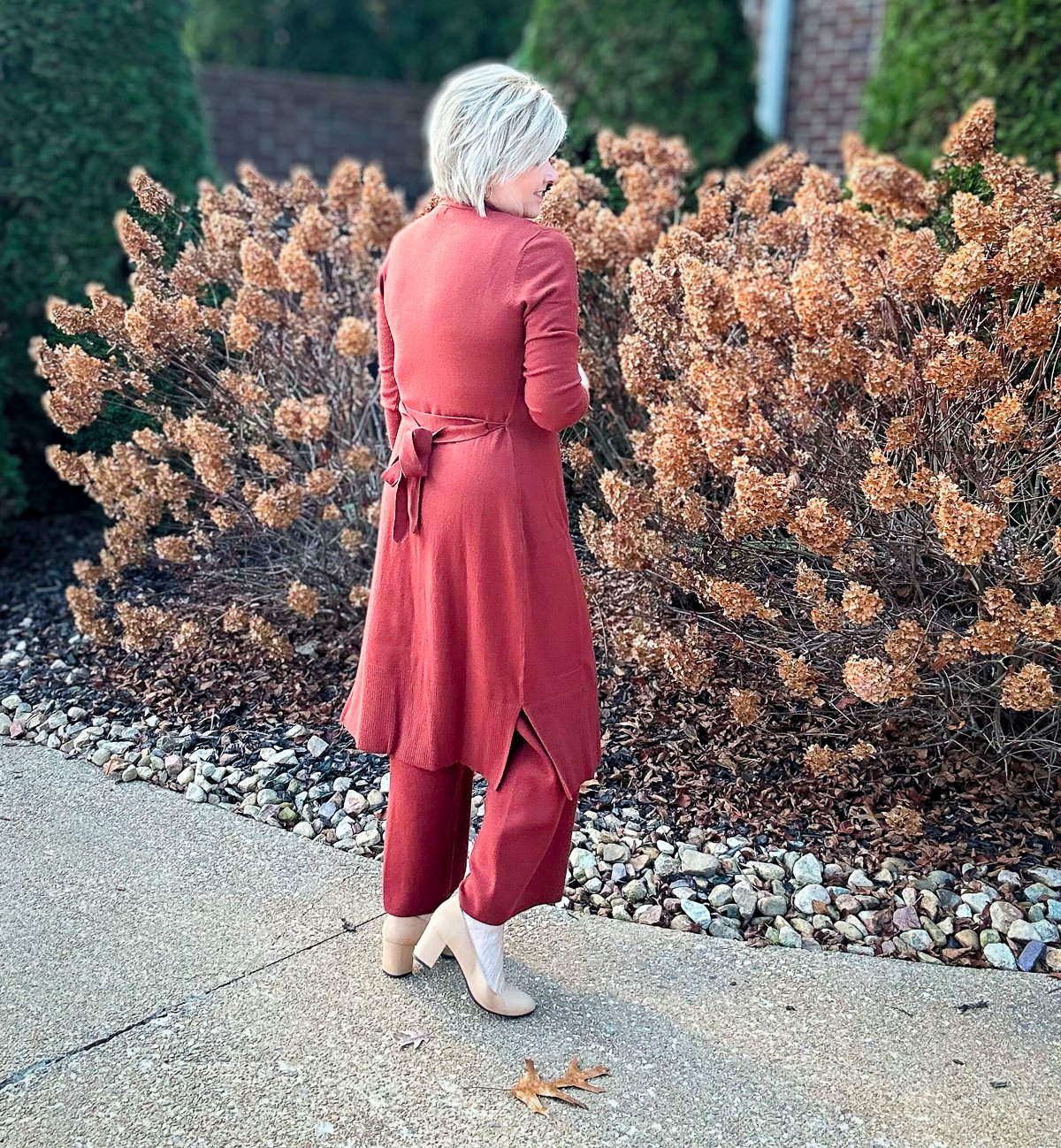 Over 40 Fashion Blogger, Tania Stephens is wearing mix and match clothing from Kohl's4