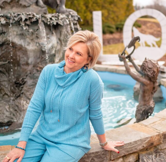 Over 40 Fashion Blogger, Tania Stephens is wearing a turquoise sweater and jogger set from Chico's2