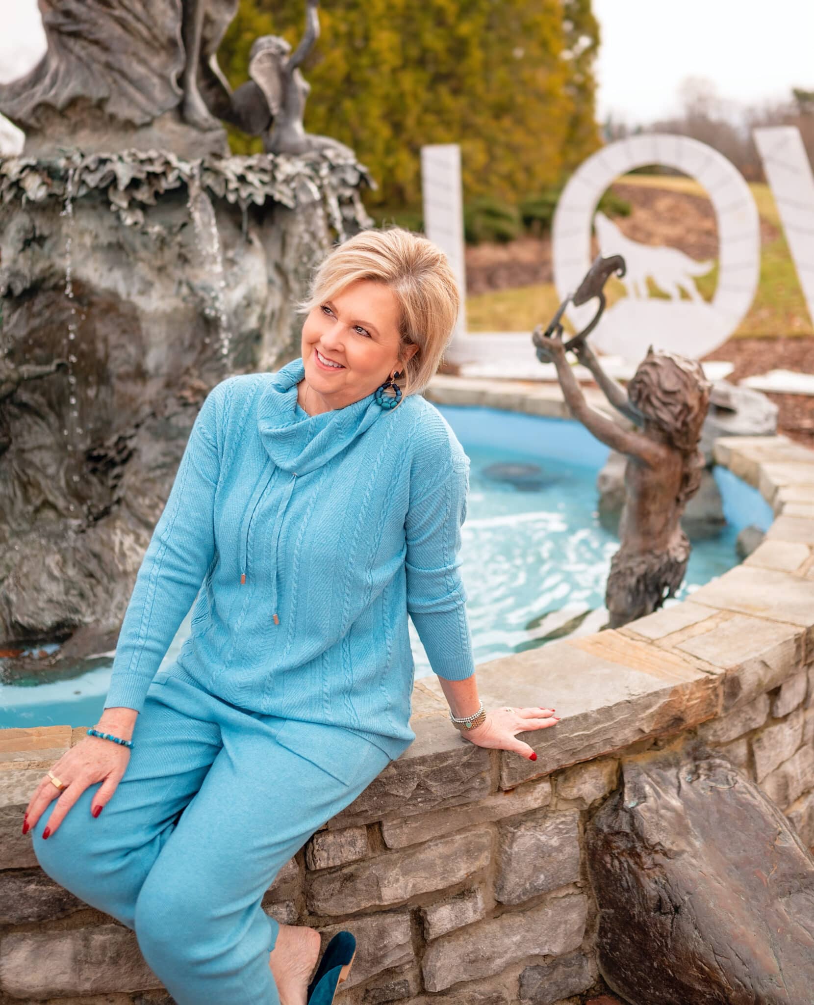 Over 40 Fashion Blogger, Tania Stephens is wearing a turquoise sweater and jogger set from Chico's2