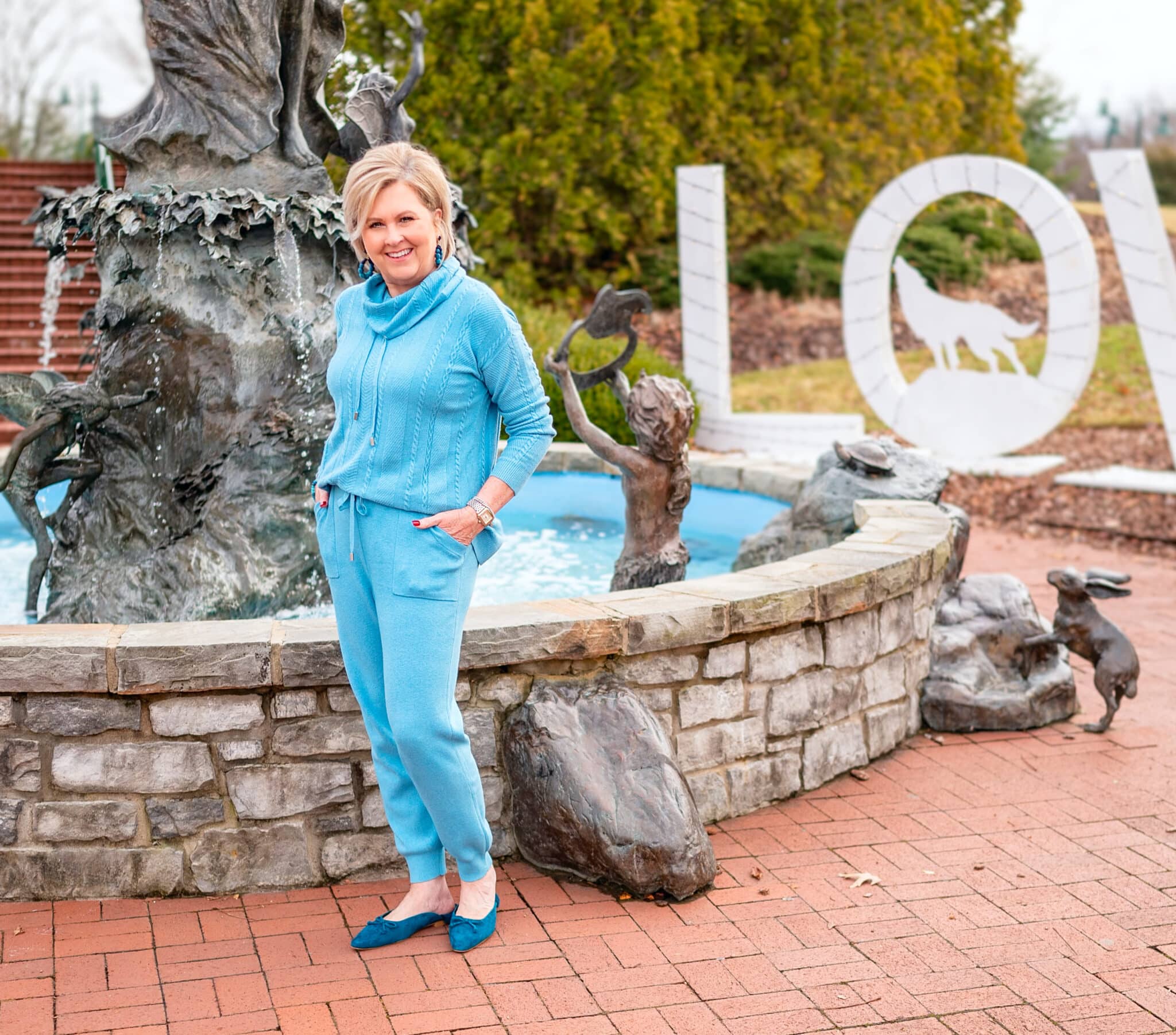 Over 40 Fashion Blogger, Tania Stephens is wearing a turquoise sweater and jogger set from Chico's9