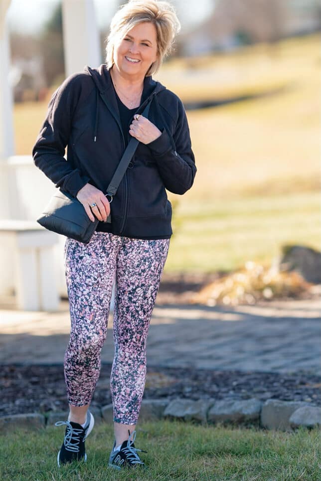 Fashion Blogger, Tania Stephens, is wearing black and white activewear23