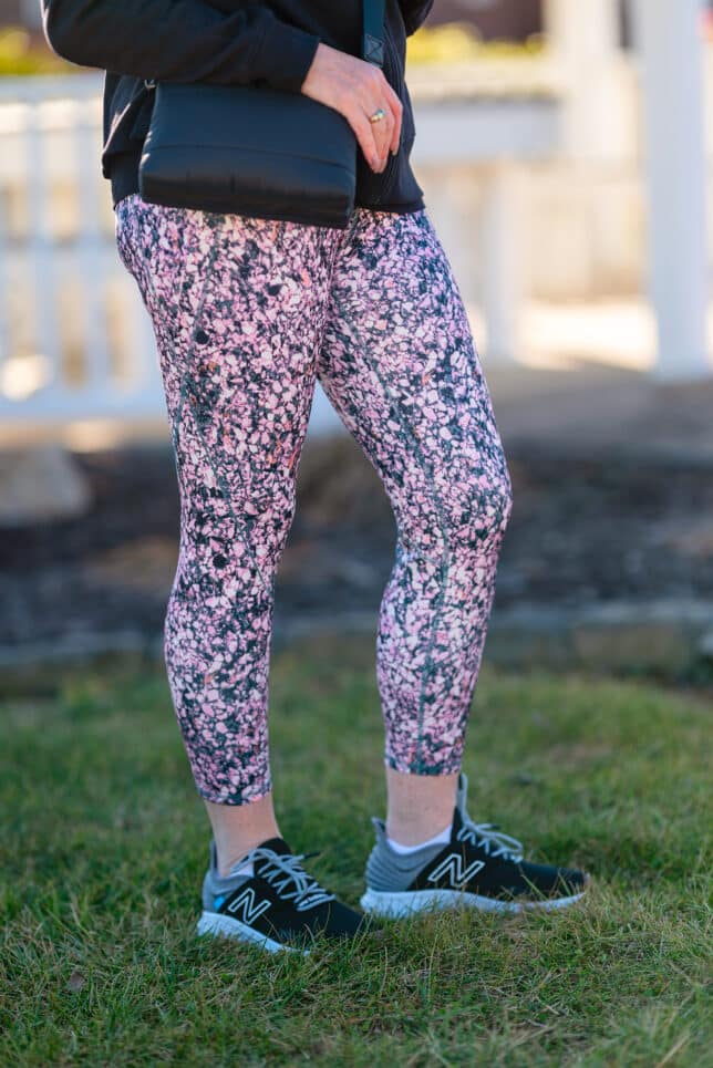 Fashion Blogger, Tania Stephens, is wearing black and white activewear6