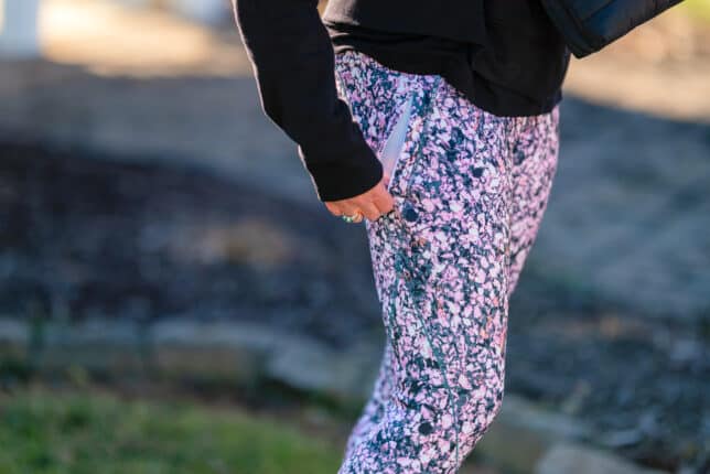 Fashion Blogger, Tania Stephens, is wearing black and white activewear9