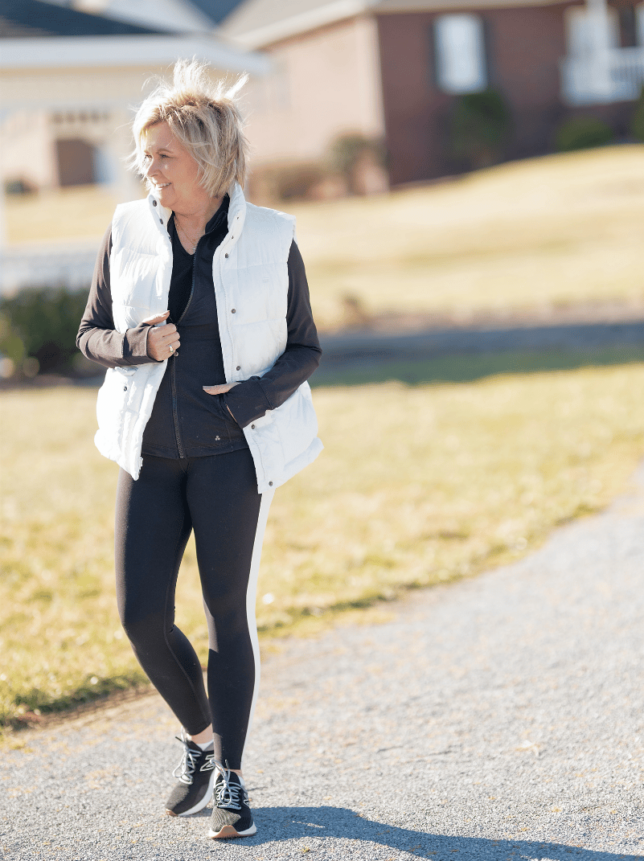 Fashion Blogger, Tania Stephens, is wearing black and white activewear19