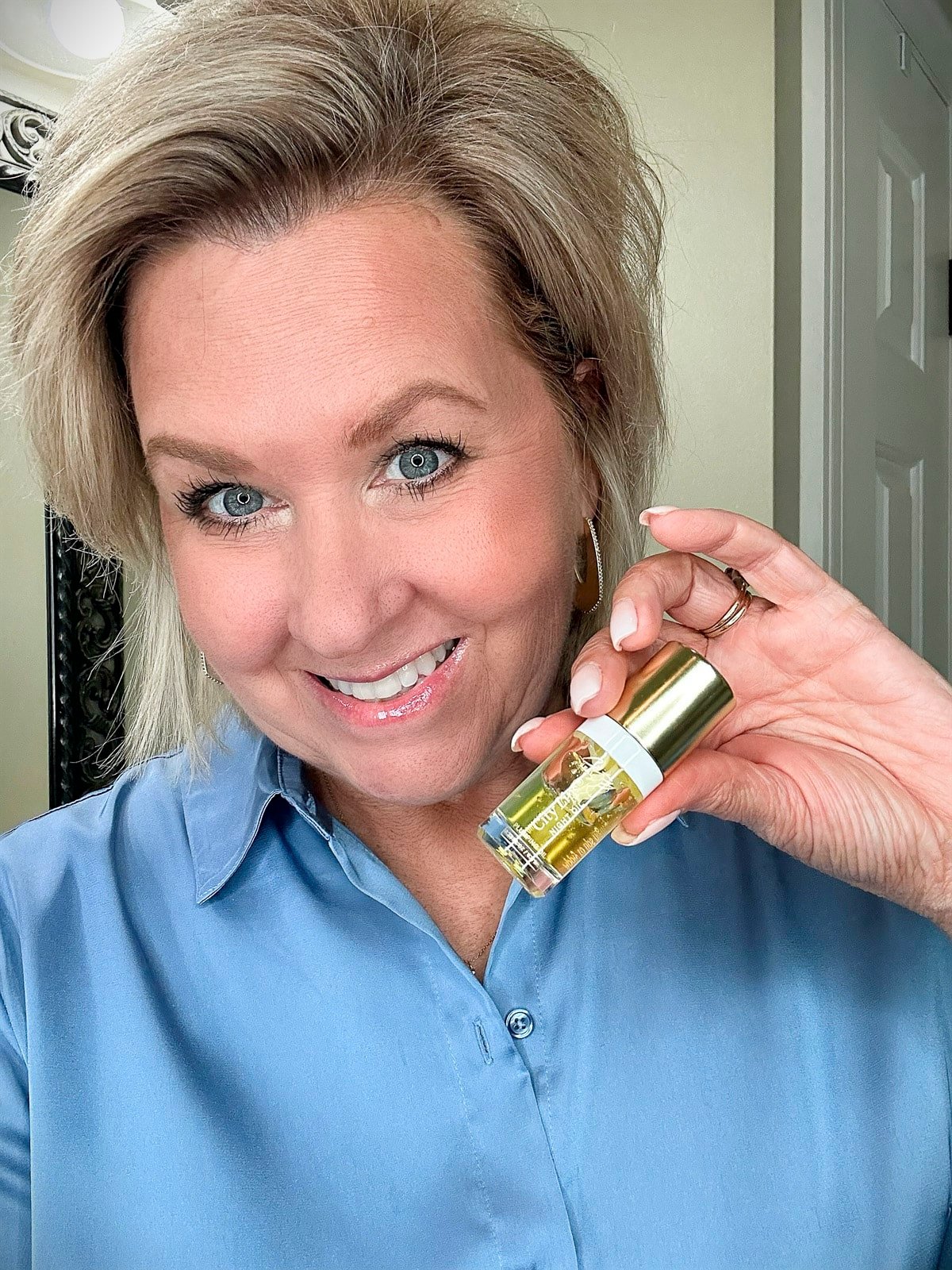 Fashion Blogger, Tania Stephens is showing City Beauty Night Oil for Lips 7