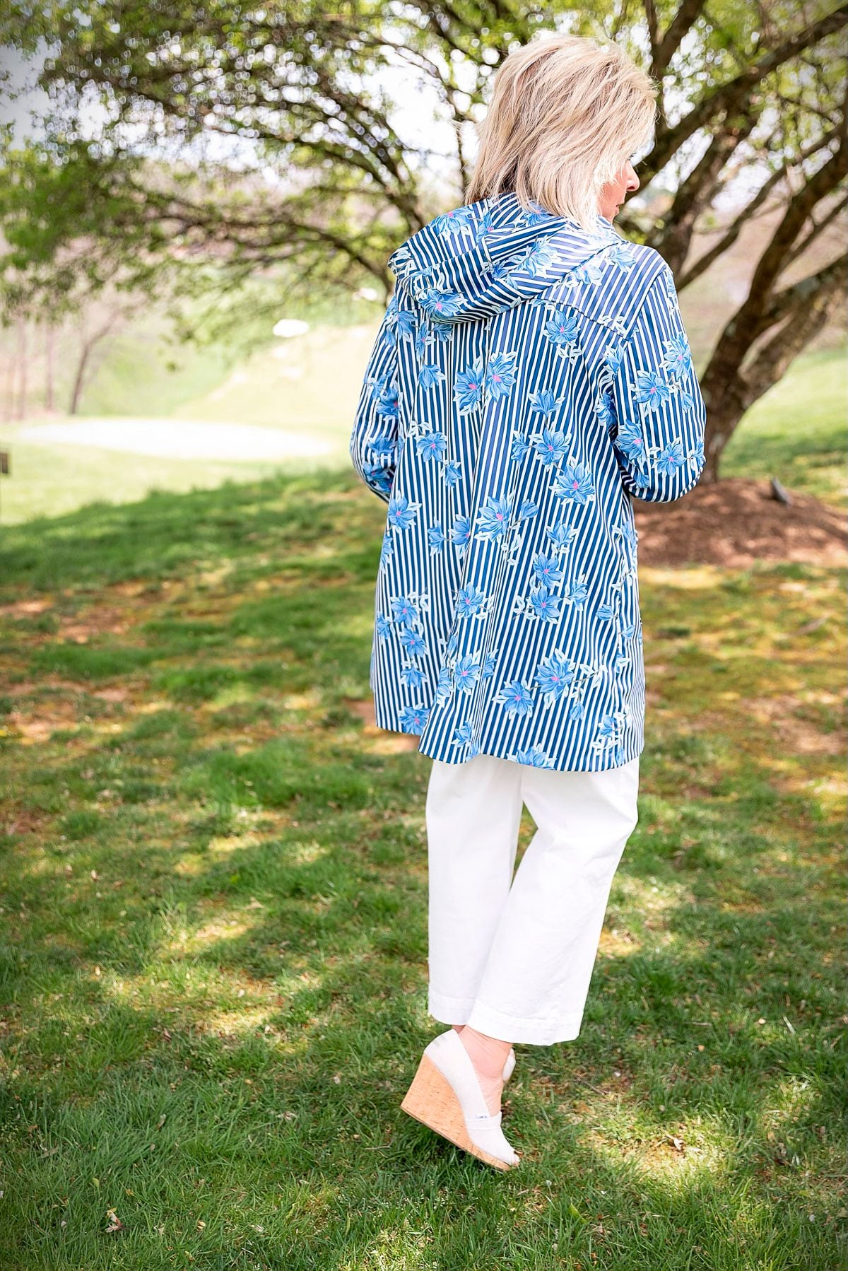 Fashion Blogger, Tania Stephens is wearing Summer Tops and Dresses That Are Bright And Colorful From Kohl's10