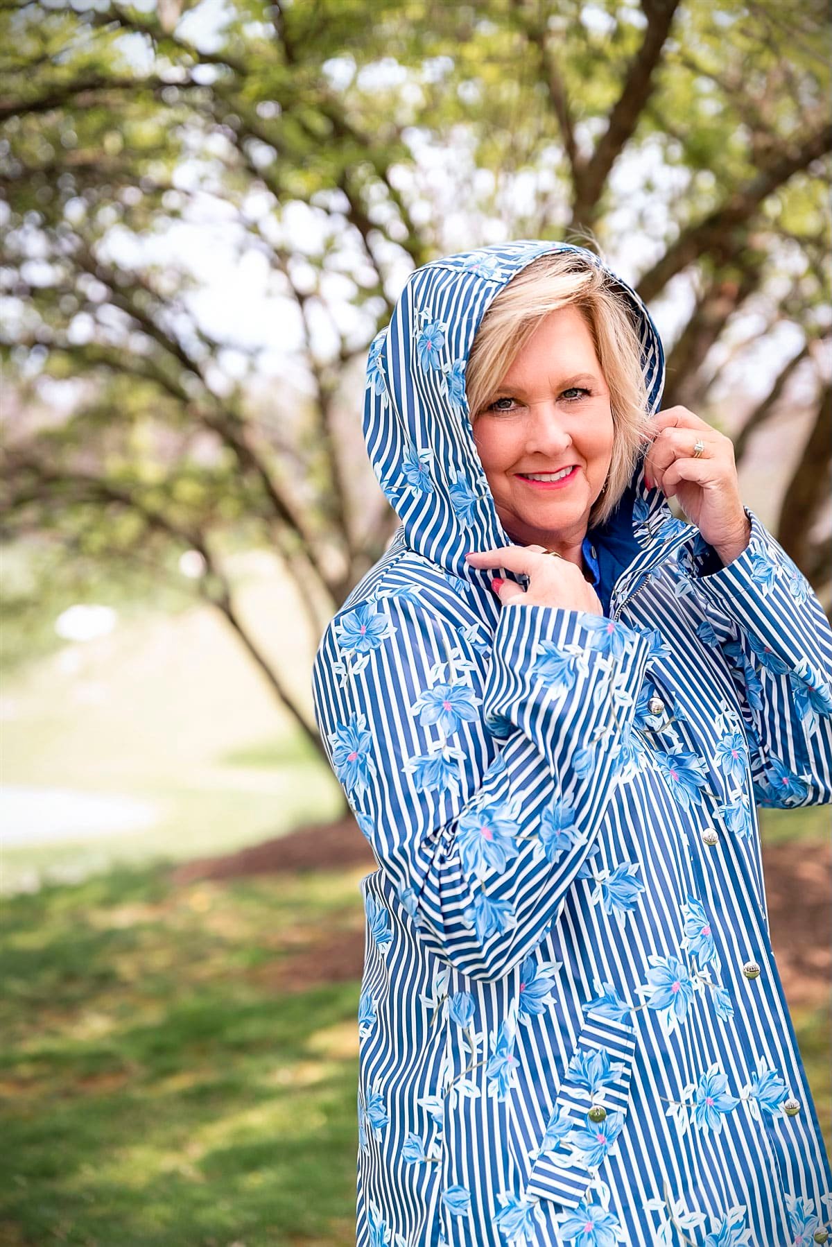 Fashion Blogger, Tania Stephens is wearing Summer Tops and Dresses That Are Bright And Colorful From Kohl's12
