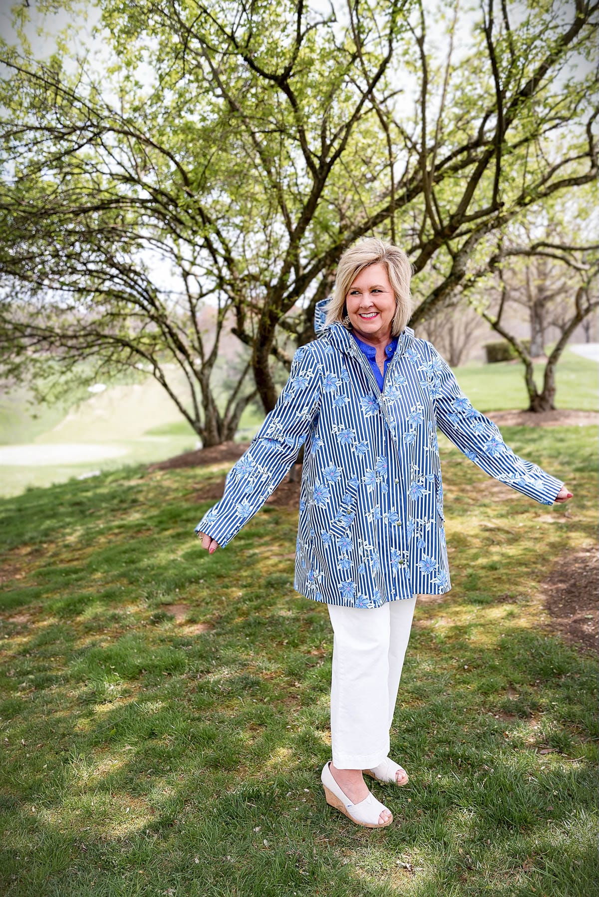 Fashion Blogger, Tania Stephens is wearing Summer Tops and Dresses That Are Bright And Colorful From Kohl's13