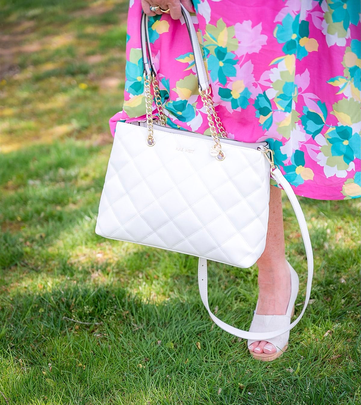 Fashion Blogger, Tania Stephens is wearing Summer Tops and Dresses That Are Bright And Colorful From Kohl's32