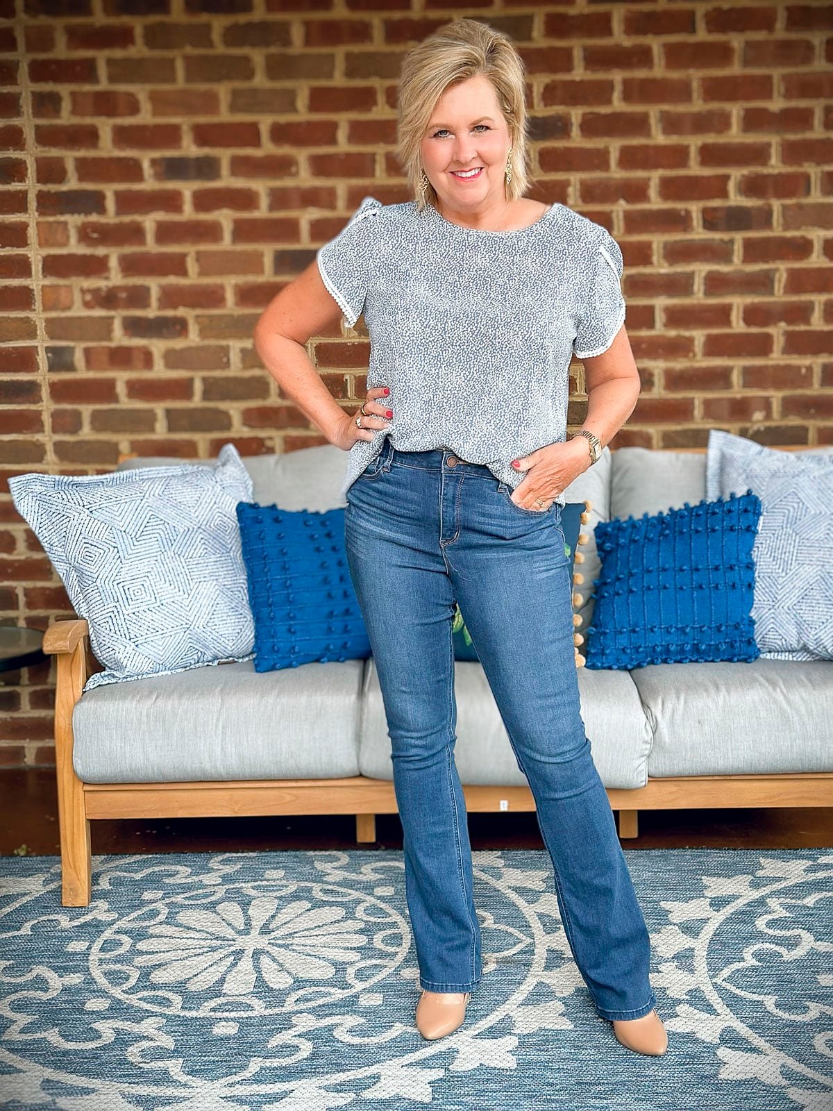 Fashion Blogger, Tania Stephens is styling Lightweight summer tops with sleeves from Amazon with a pair of jeans 24