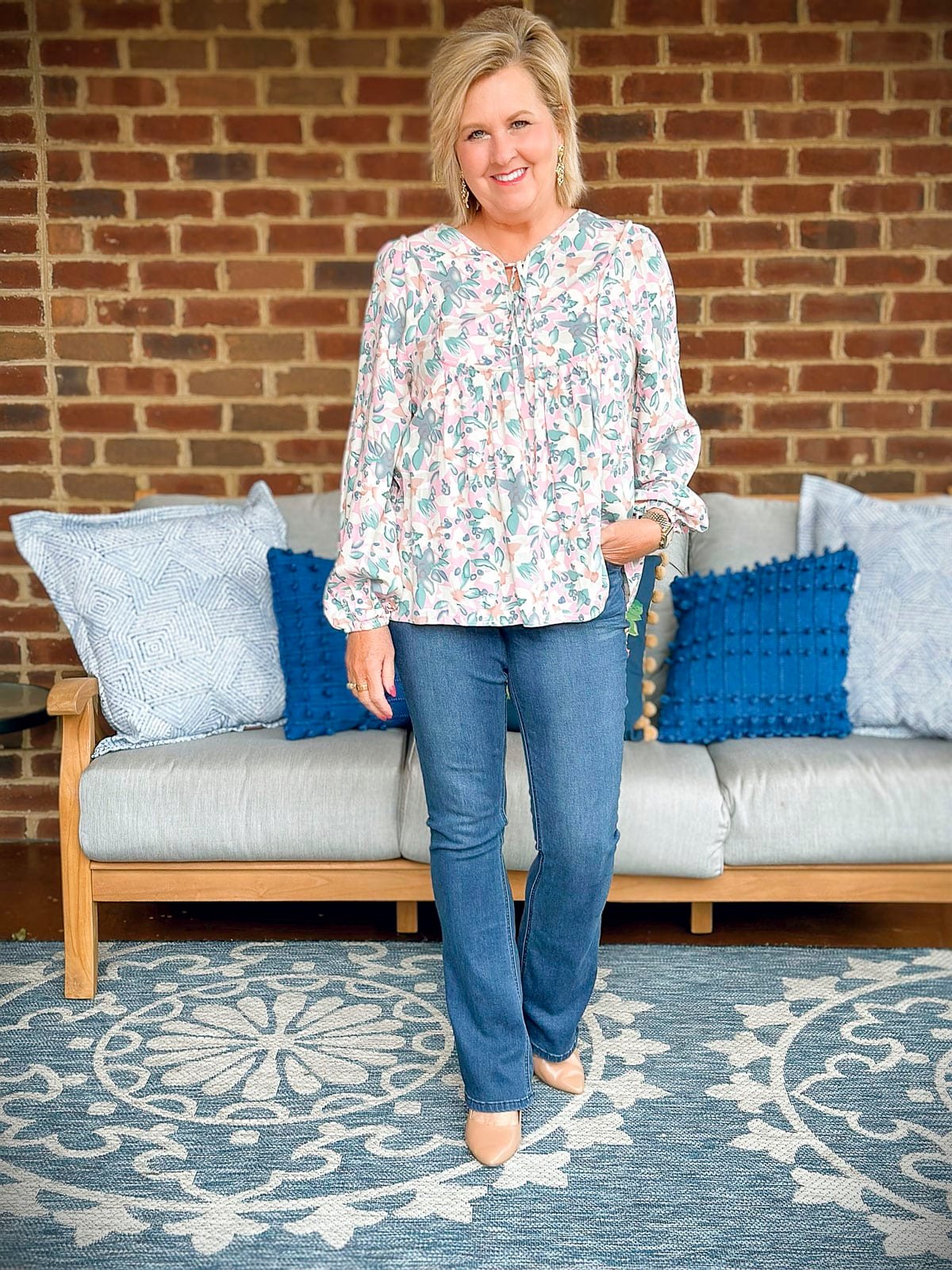 Fashion Blogger, Tania Stephens is styling Lightweight summer tops with sleeves from Amazon with a pair of jeans 26