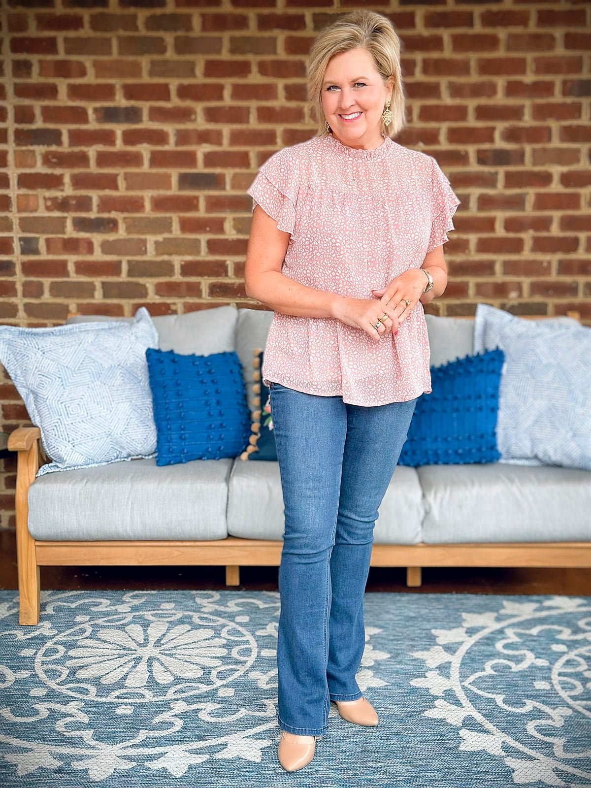 Fashion Blogger, Tania Stephens is styling Lightweight summer tops with sleeves from Amazon with a pair of jeans 32