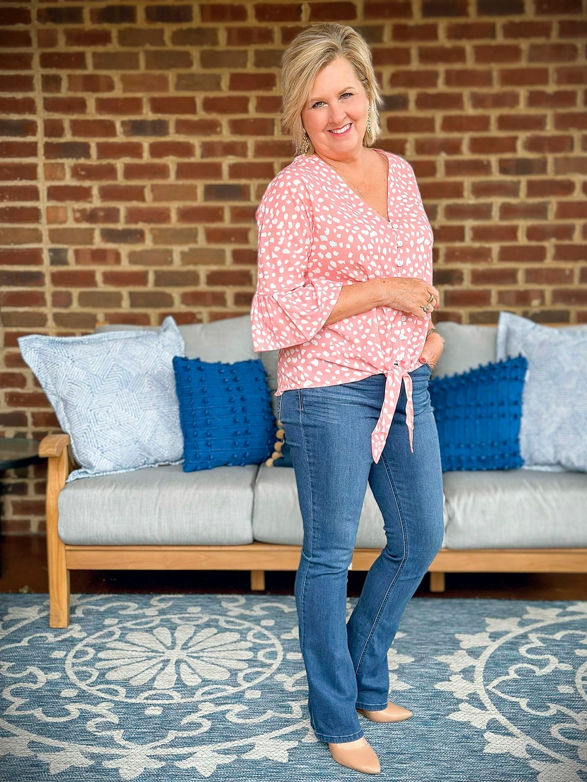 Fashion Blogger, Tania Stephens is styling Lightweight summer tops with sleeves from Amazon with a pair of jeans 44