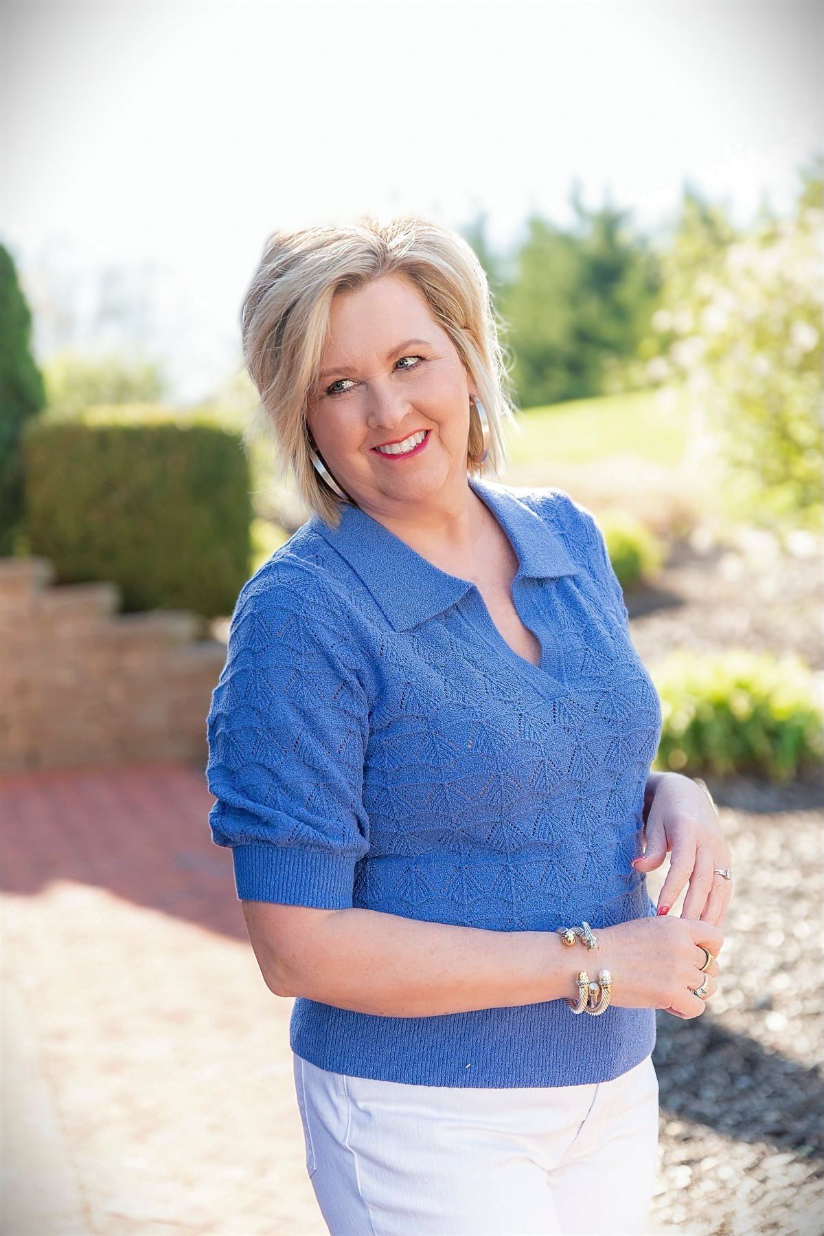 Fashion blogger, Tania Stephens is styling a blue lightweight sweater for summer with white jeans29