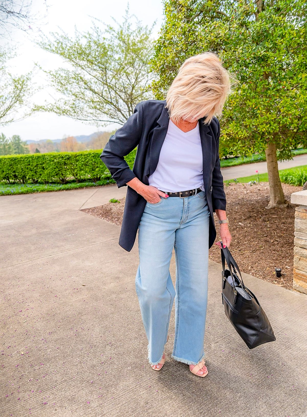 Tania Stephens is wearing a casual outfit that looks expensive from Walmart18