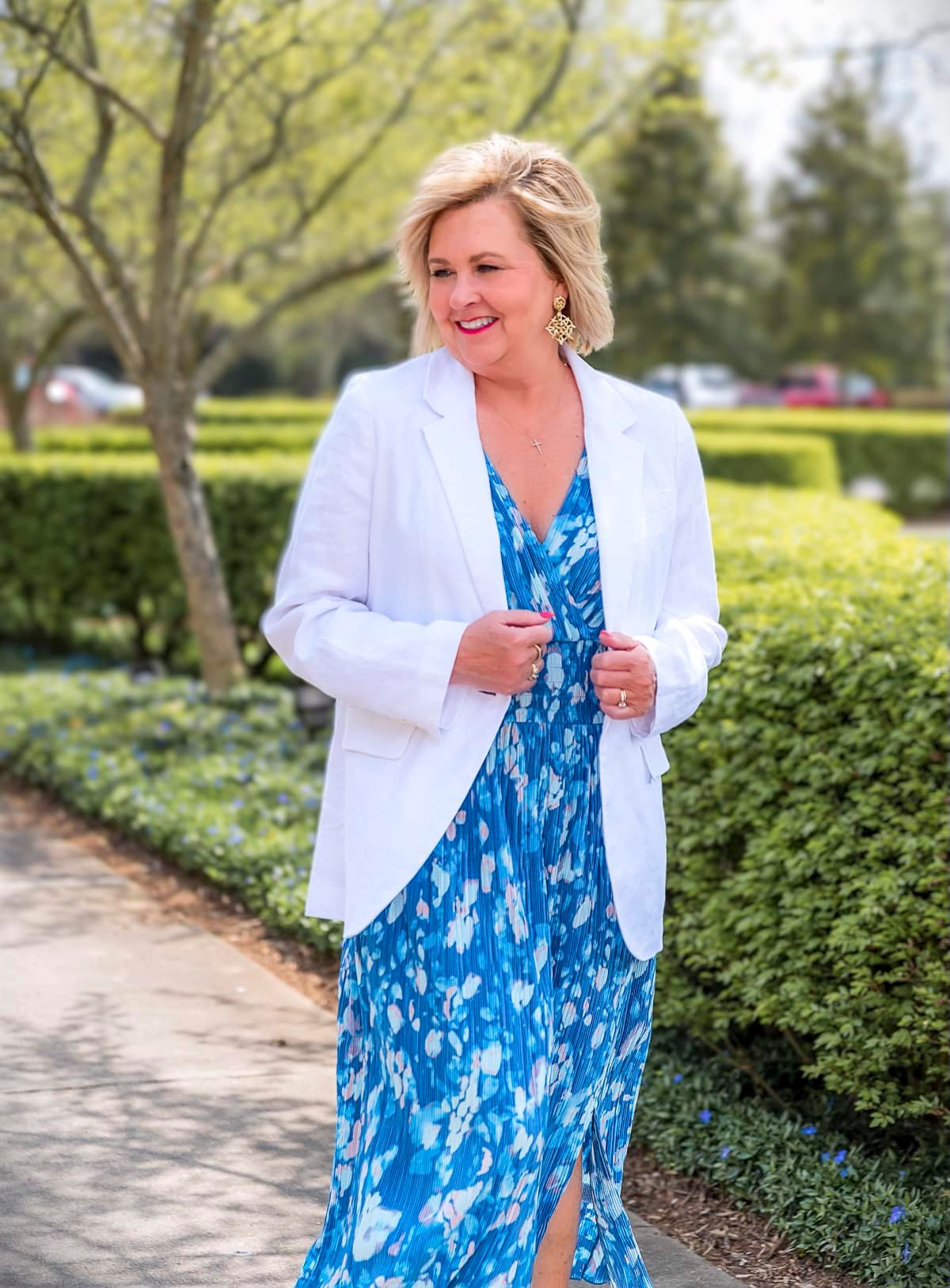 Fashion blogger, Tania Stephens is showing ways to wear a white blazer for summer10