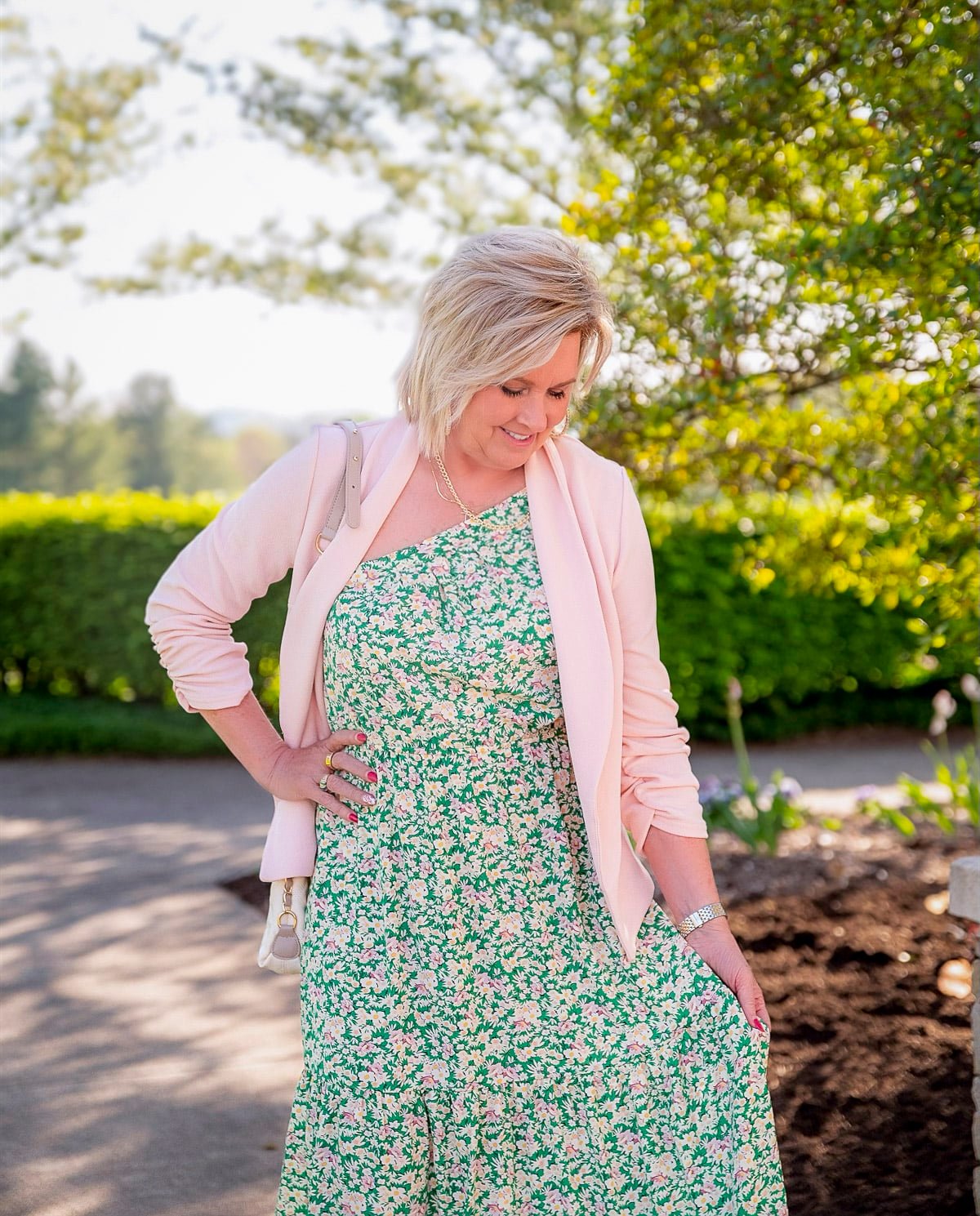 Fashion Blogger, Tania Stephens is wearing maxi dresses for summer from Amazon35