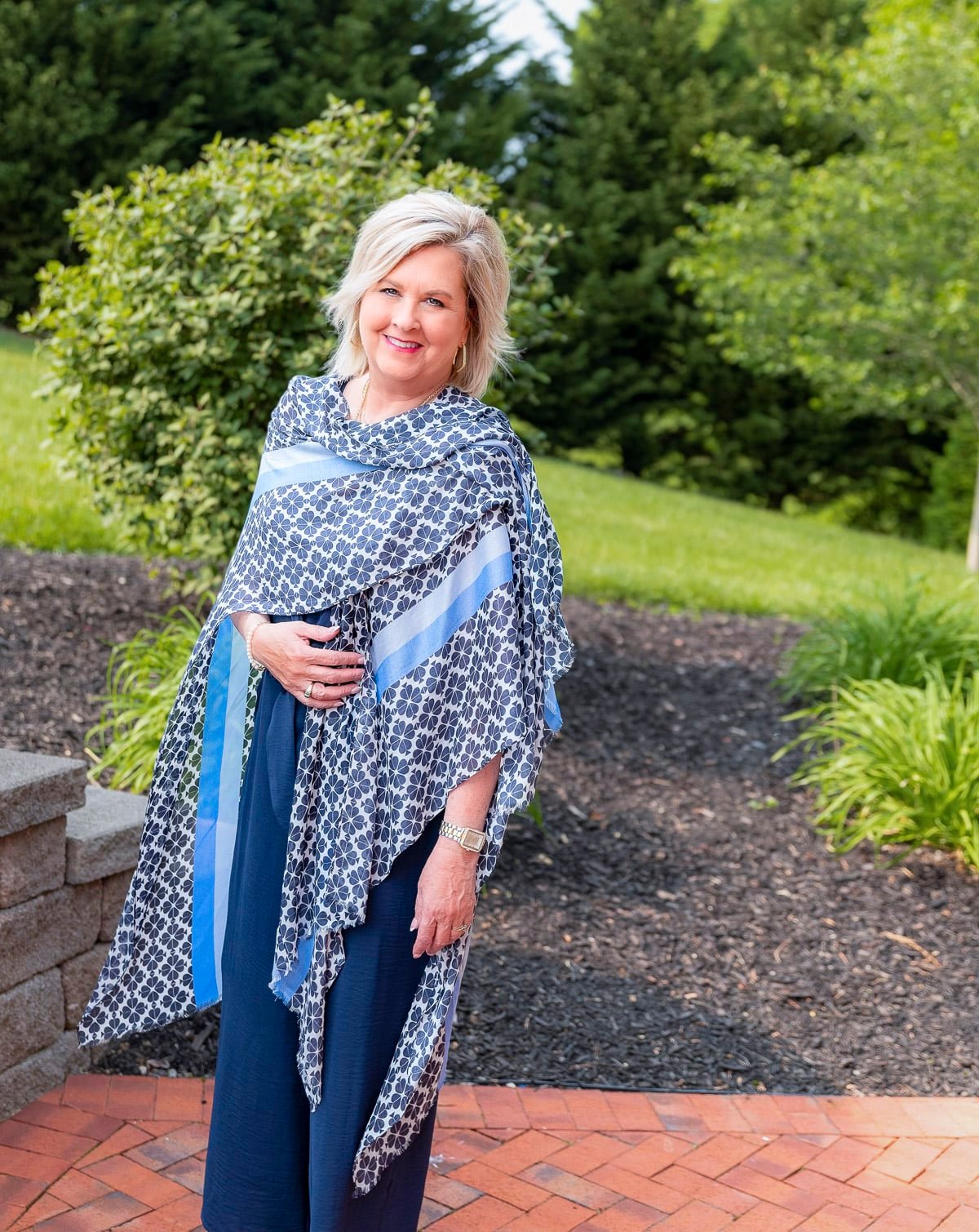 Over 50 Fashion Blogger, Tania Stephens is showing how to cover flabby arms with a scarf