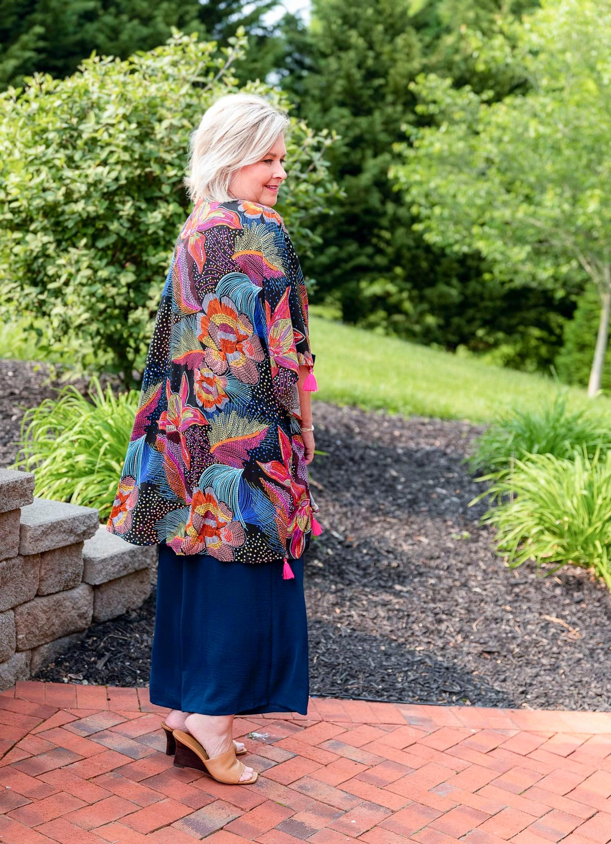 Over 50 Fashion Blogger, Tania Stephens is showing stylish ways to cover flabby arms with a swimsuit coverup17