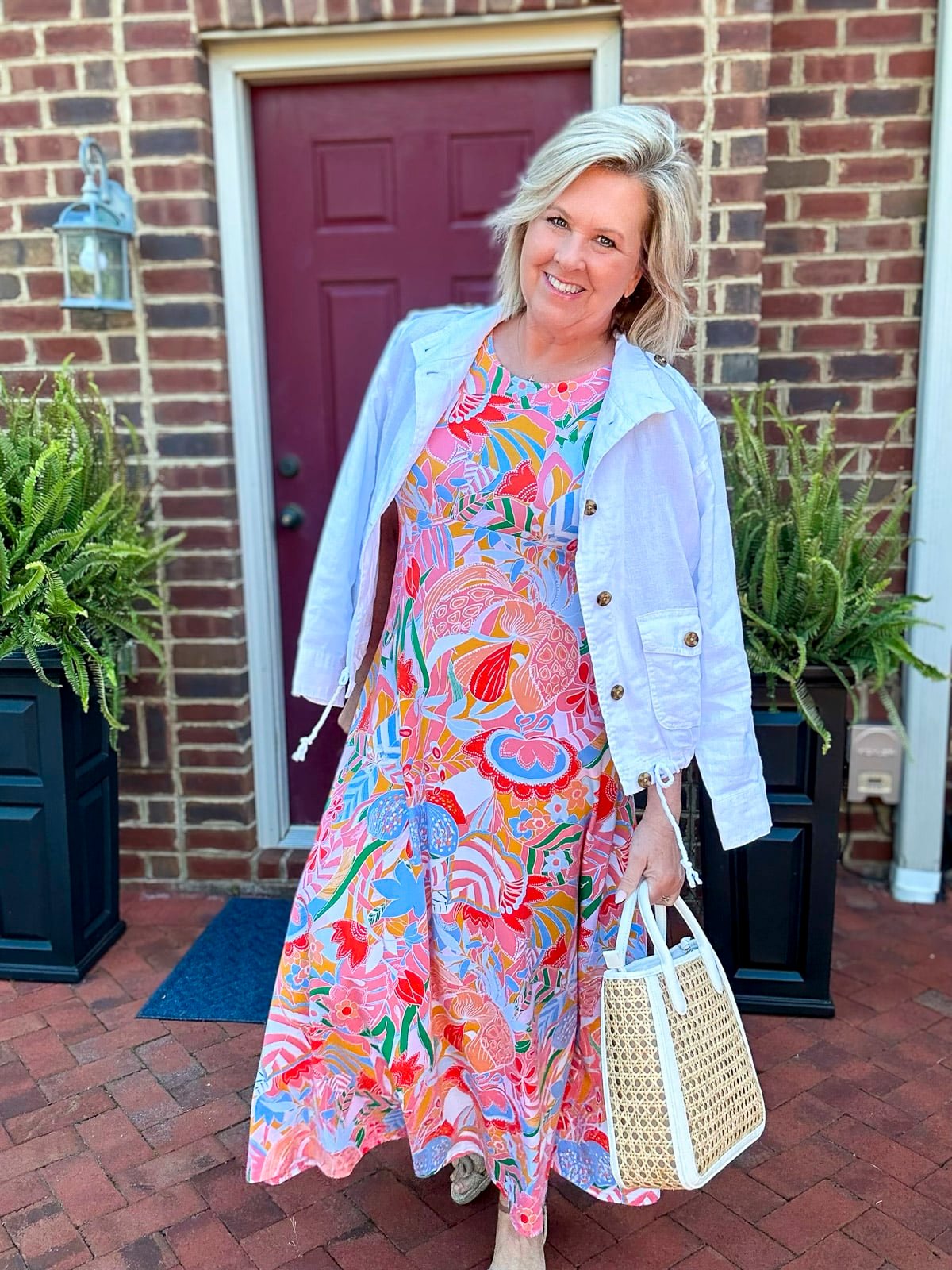 Fashion Blogger, Tania Stephens is showing how to wear a white linen jacket with a maxi dress 24