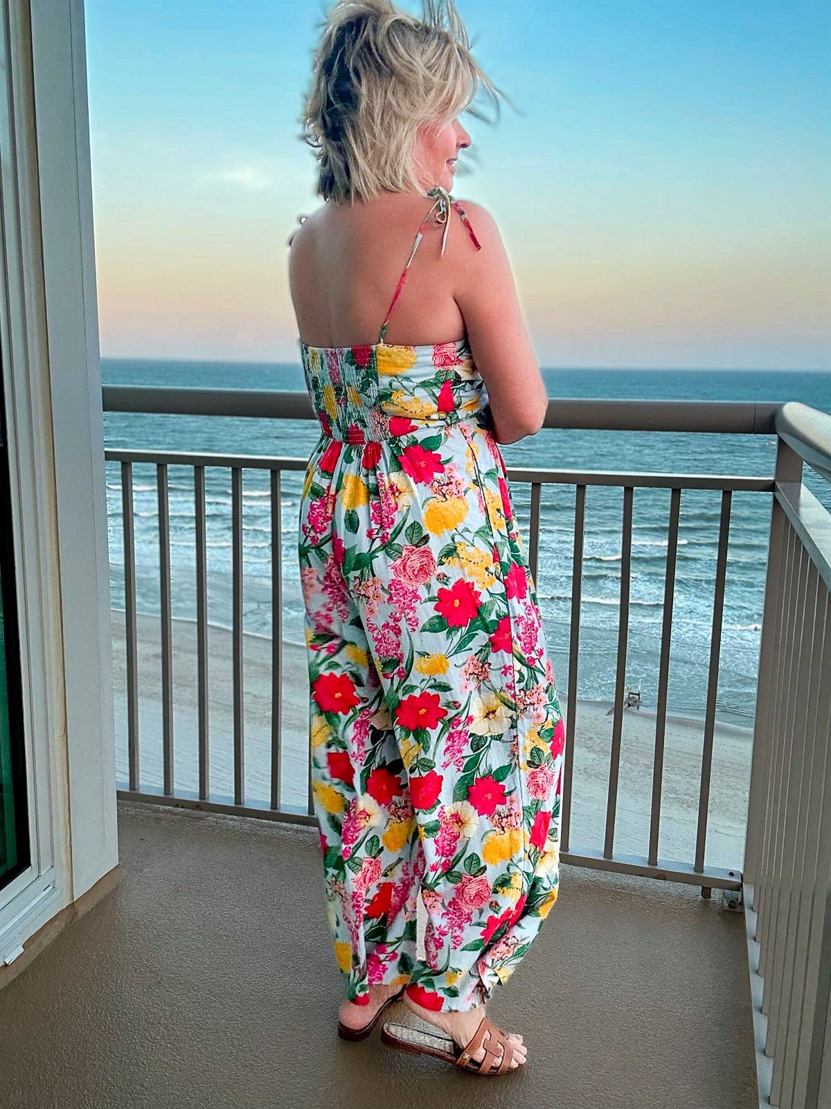 Fashion Blogger Tania Stephens is showing What I Wore At The Beach-25