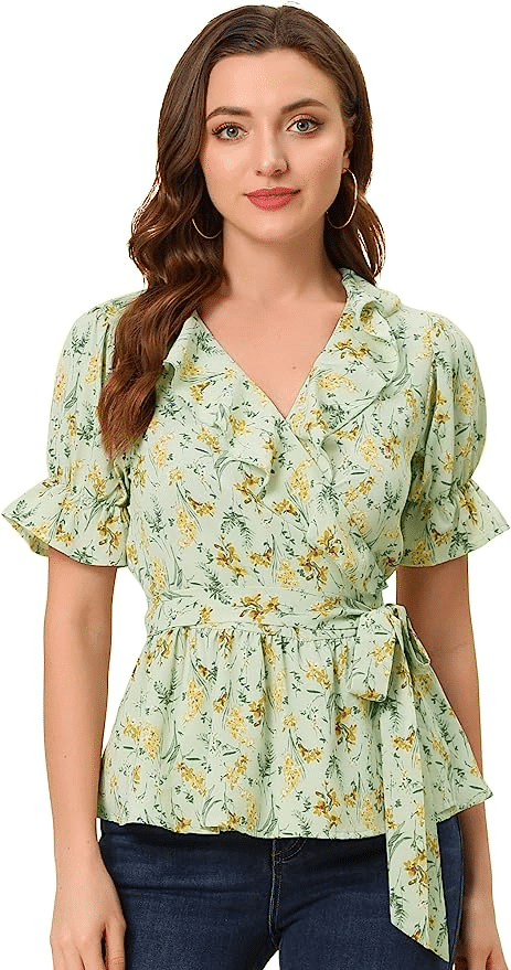  8 Styles of Tops Perfect for Petites belted