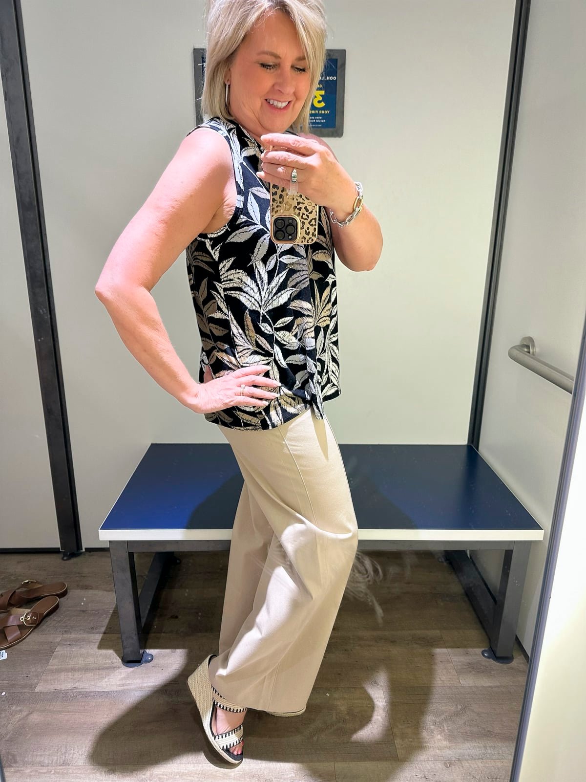 Over 50 Fashion Blogger, Tania Stephens is doing a try on haul from Old Navy6