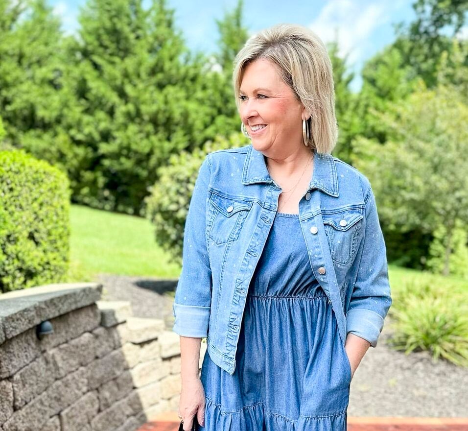 Fashion Blogger, Tania Stephens is wearing two cute dresses from Walmart you can wear now and later in Fall2
