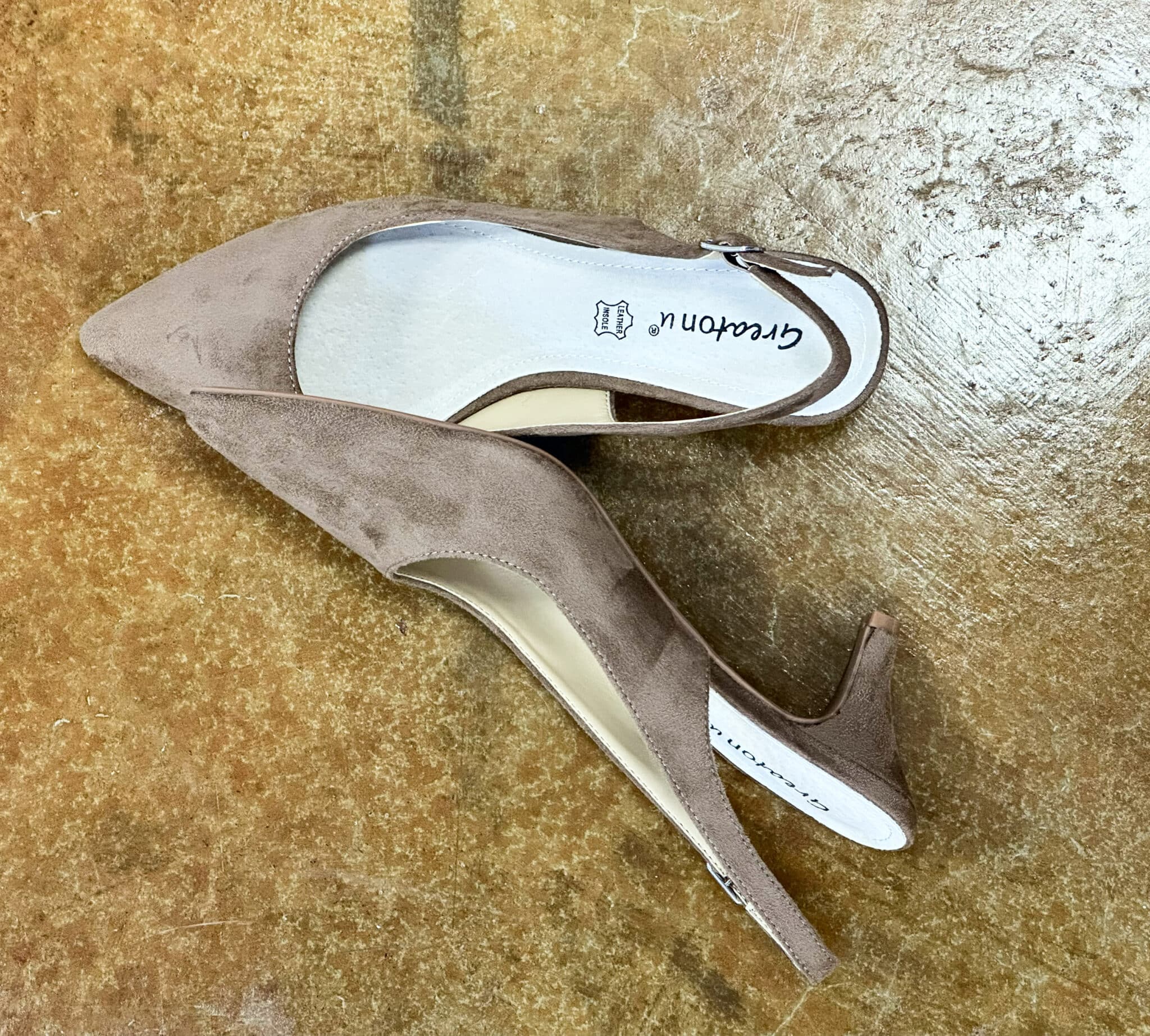 Fashion Blogger, Tania Stephens is styling Fashionable Flats and Low-Heel Shoes 1
