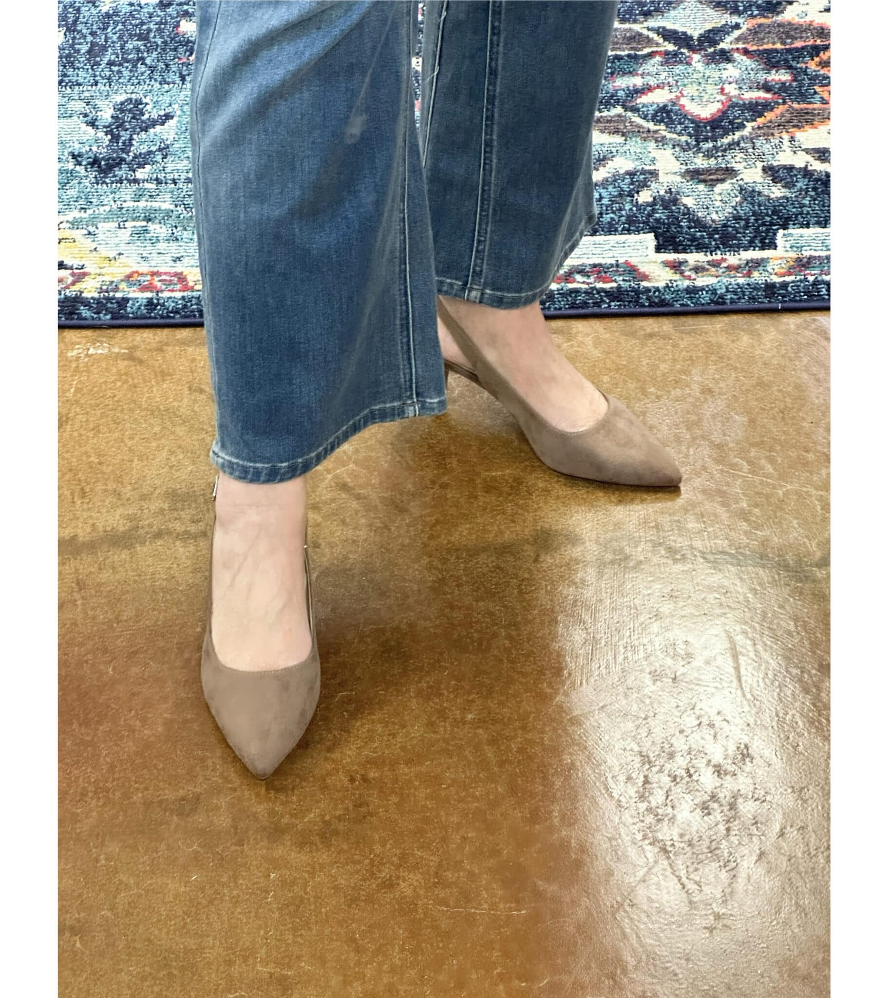 Fashion Blogger, Tania Stephens is styling Fashionable Flats and Low-Heel Shoes2