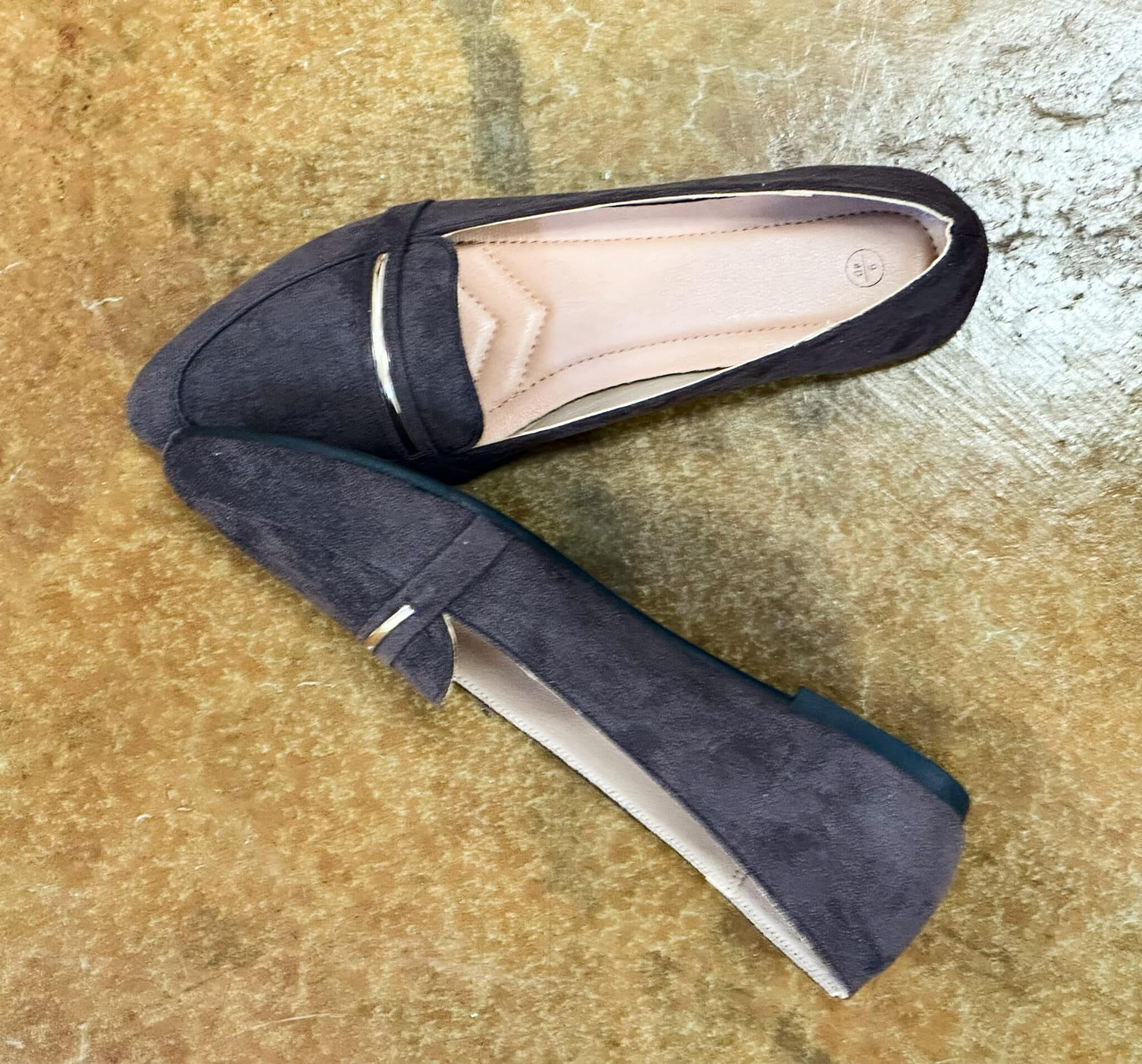 Fashion Blogger, Tania Stephens is styling Fashionable Flats and Low-Heel Shoes5
