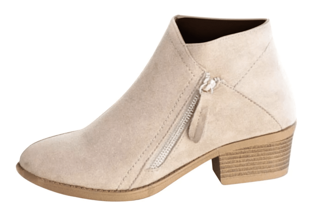 the ultimate guide to wearing boots with jeans! pointed toe