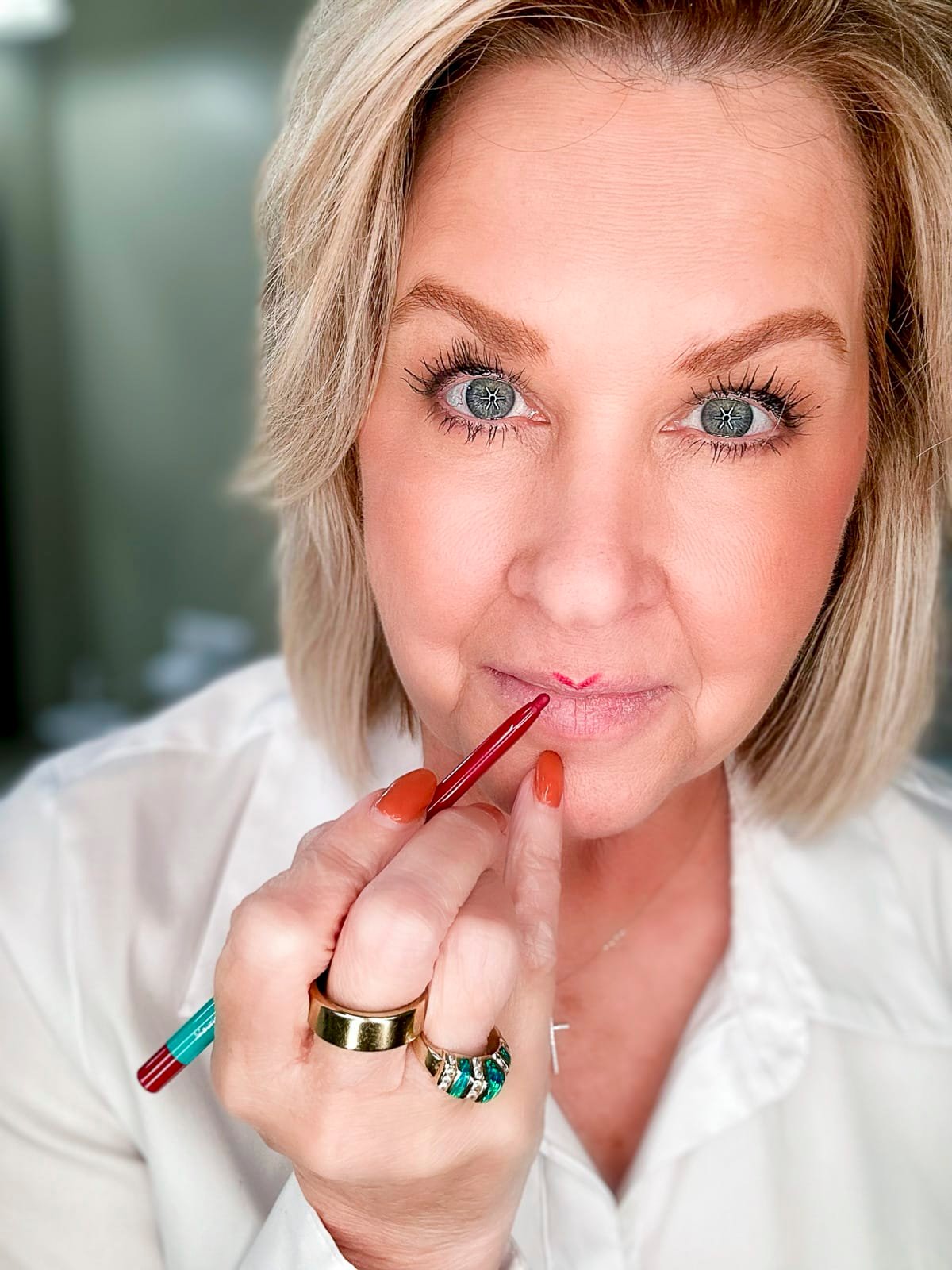Over 50 Fashion Blogger, Tania Stephens is showing how to get the perfect red lip3