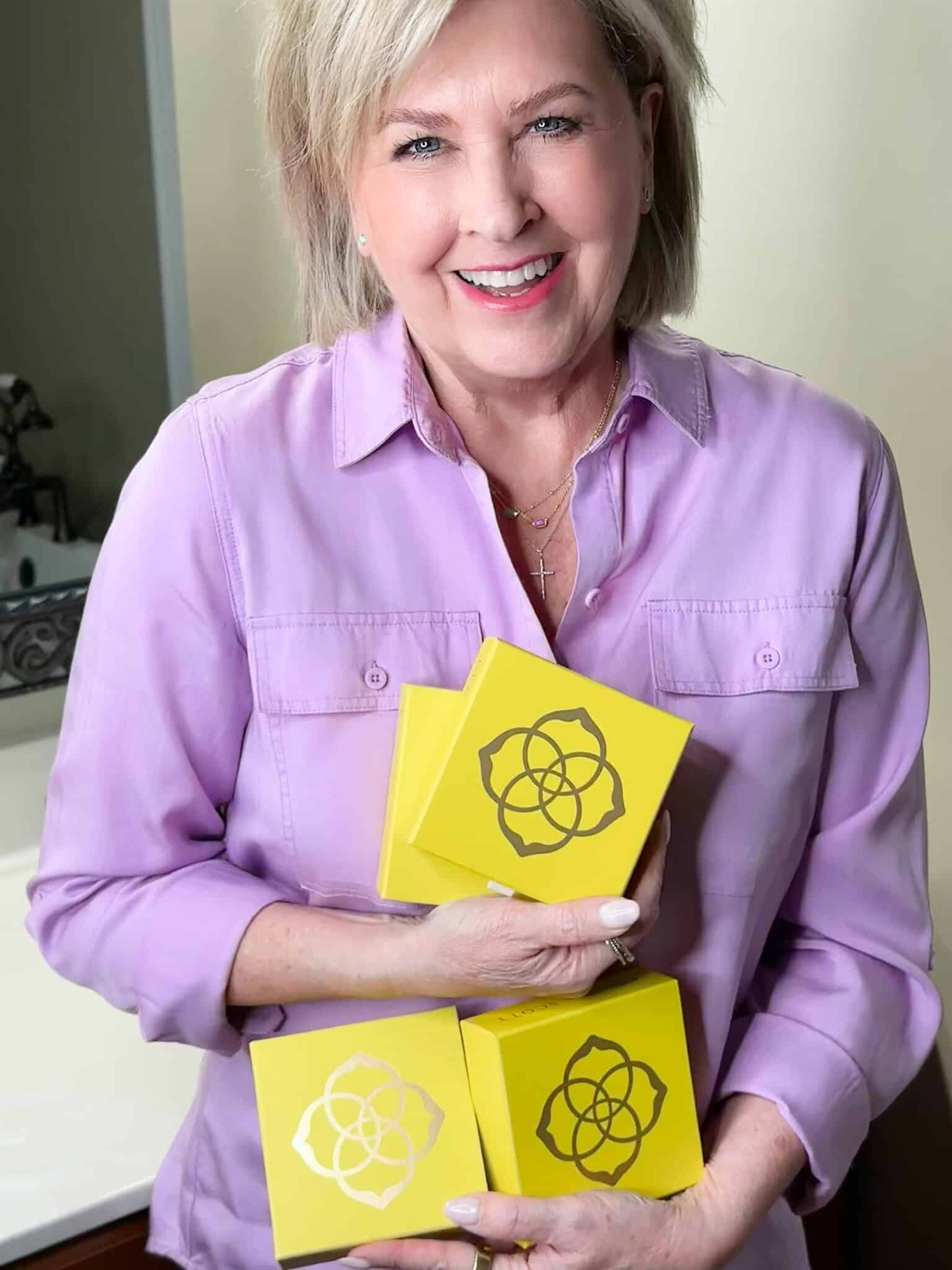 Fashion Blogger, Tania Stephens wearing Kendra Scott jewelry