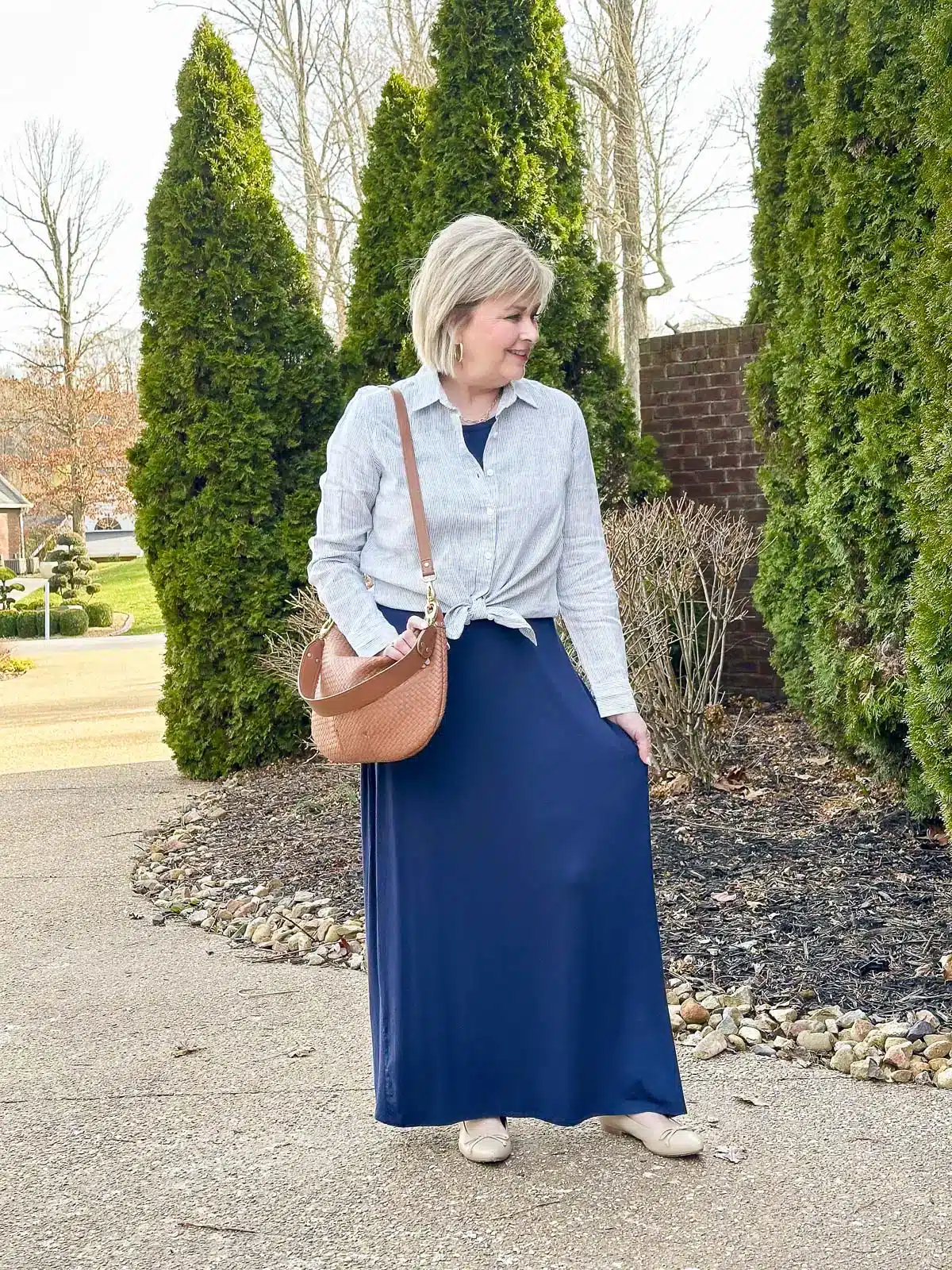 Over 50 fashion blogger, Tania Stephens is sharing about the best dress lengths for women2
