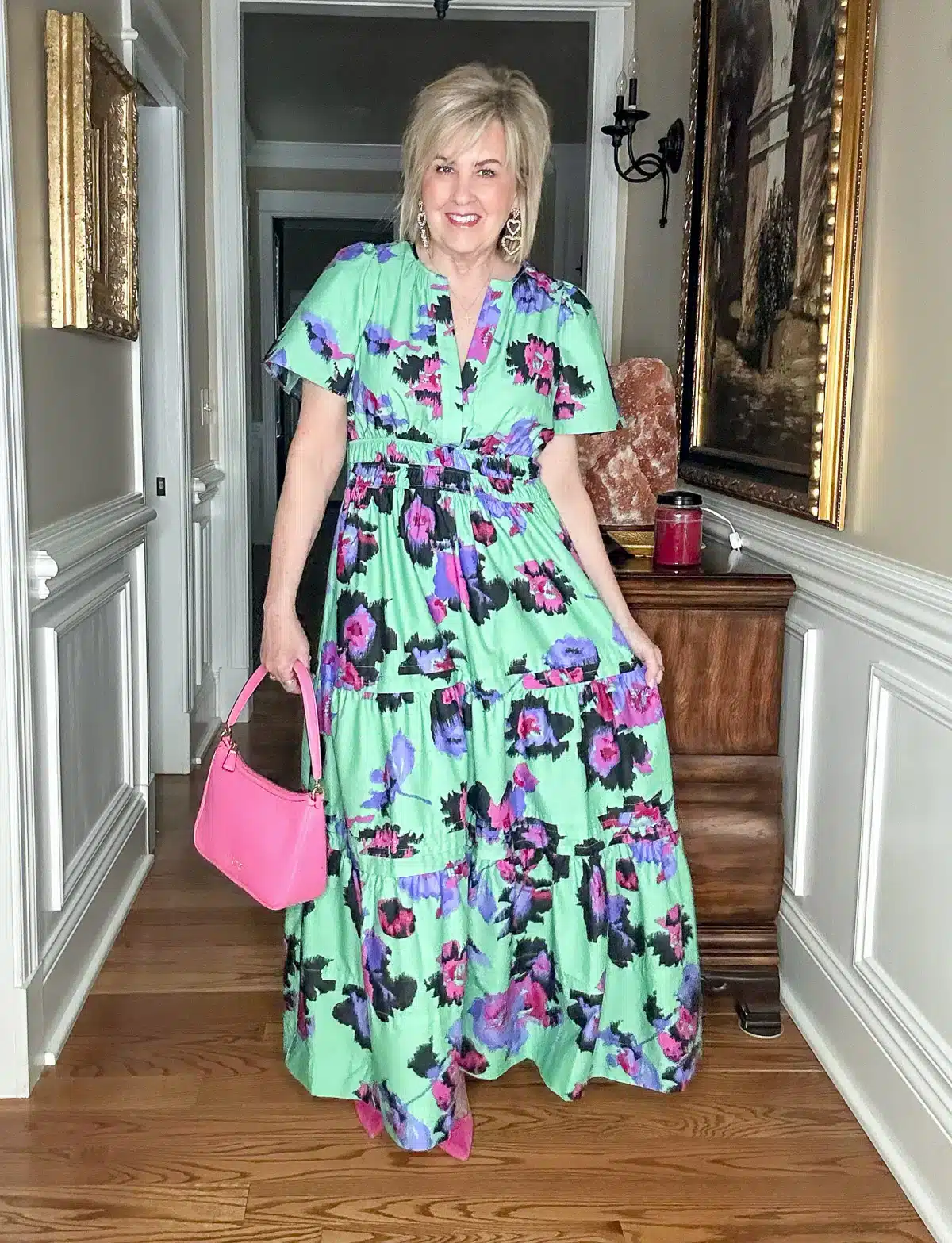 Over 50 fashion blogger, Tania Stephens is sharing about the best dress lengths for women 1
