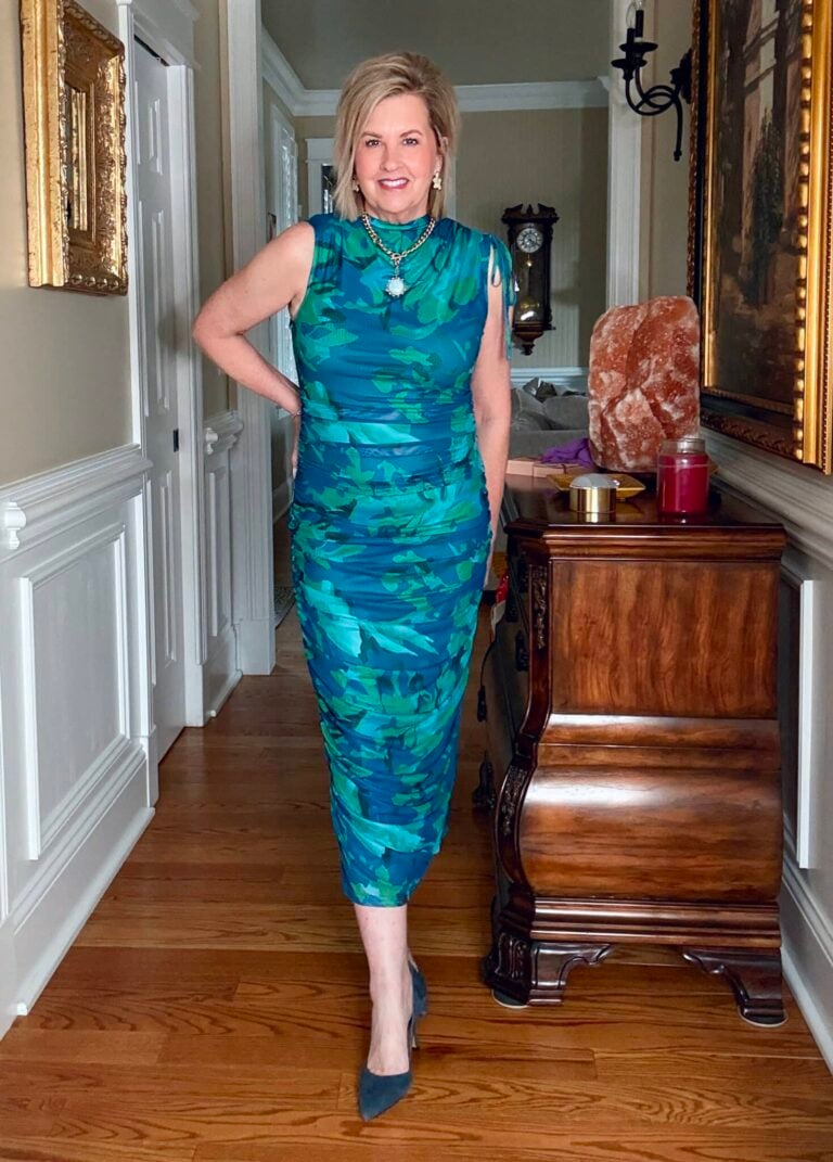WHAT TO WEAR TO A SUMMER WEDDING FOR WOMEN OVER 50