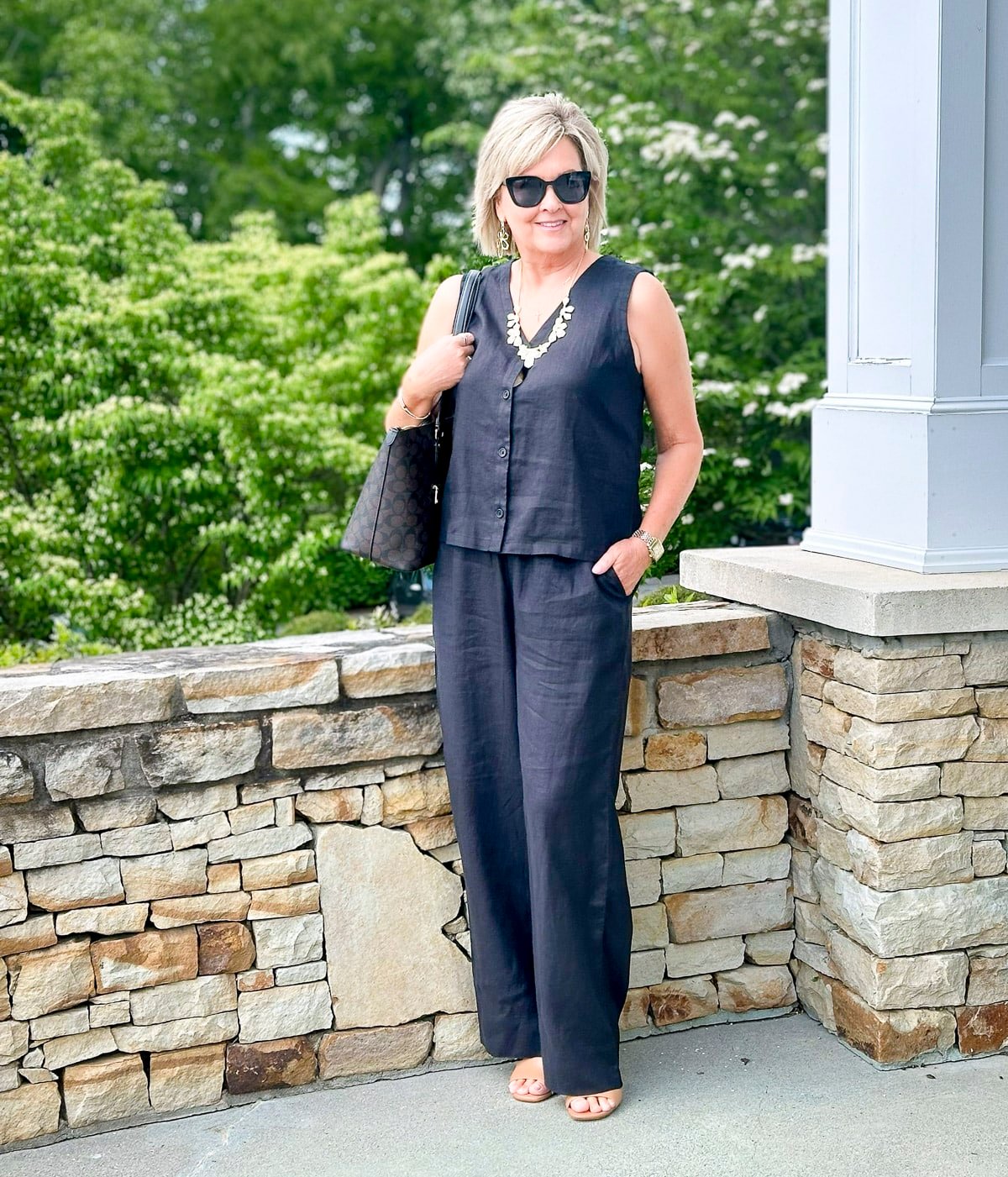 Over 50 Fashion Blogger, Tania Stephens is wearing a black linen outfit for summer11
