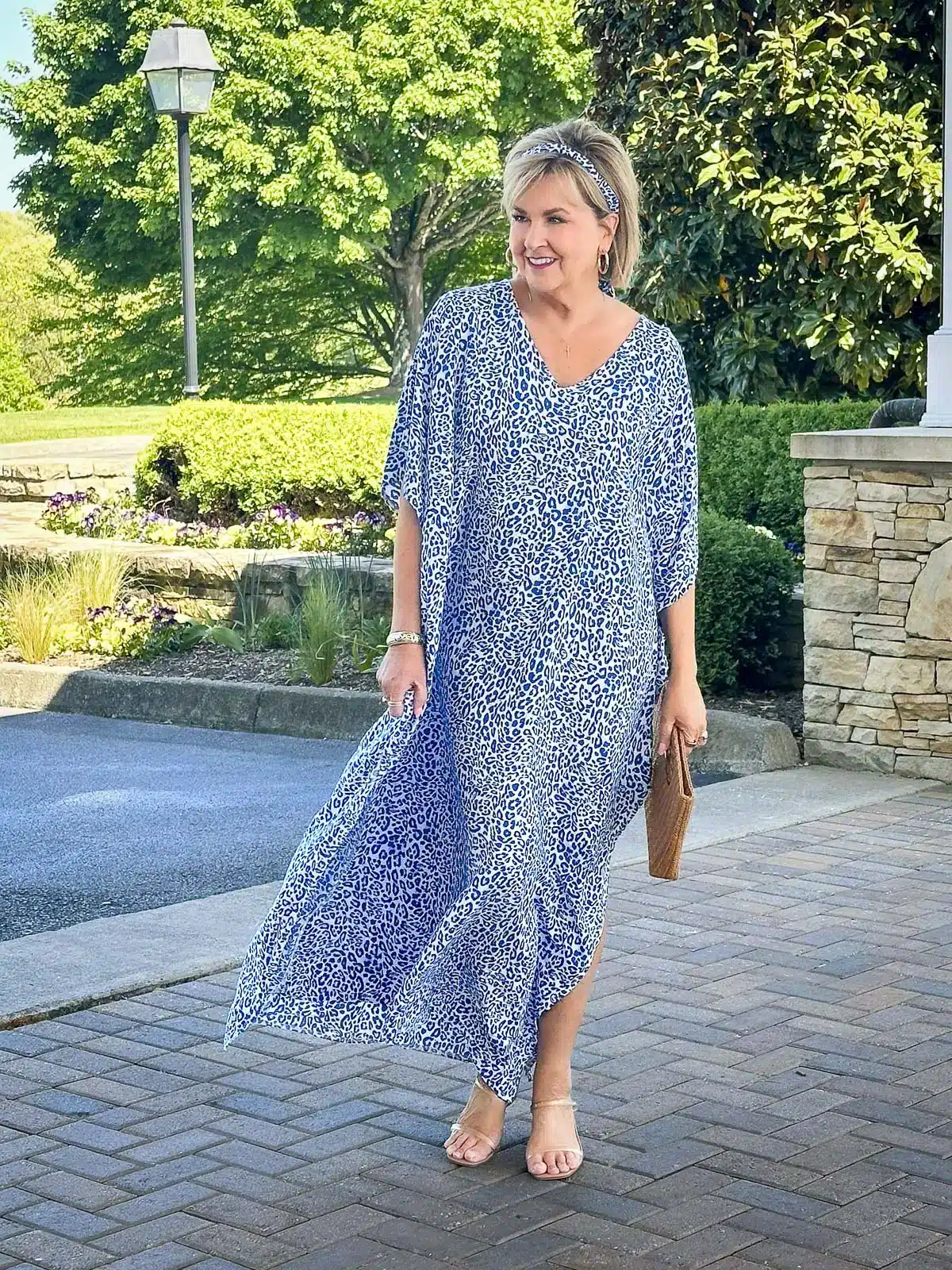 Over 50 fashion blogger, Tania Stephens is sharing about the best dress lengths for women10