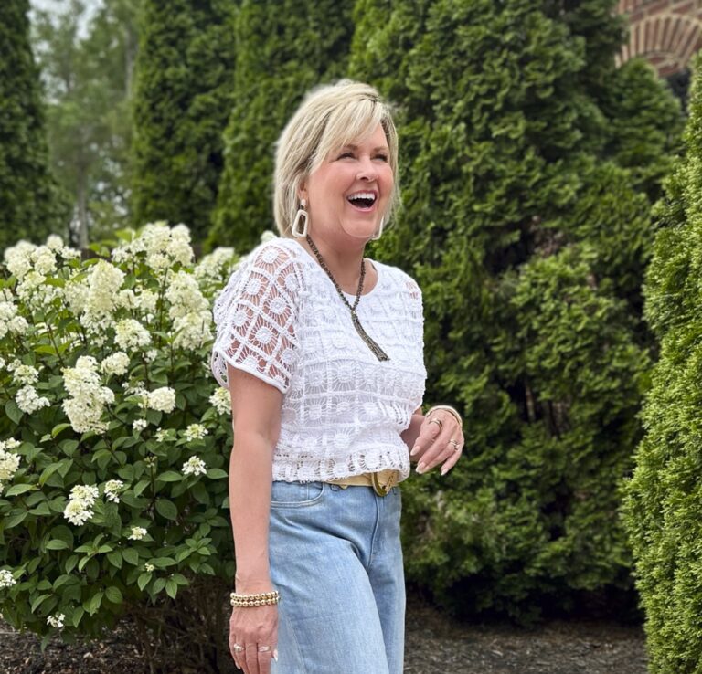 Over 50 Fashion Blogger Tania Stephens is styling Chico's fashions fro summer for women over 50-32