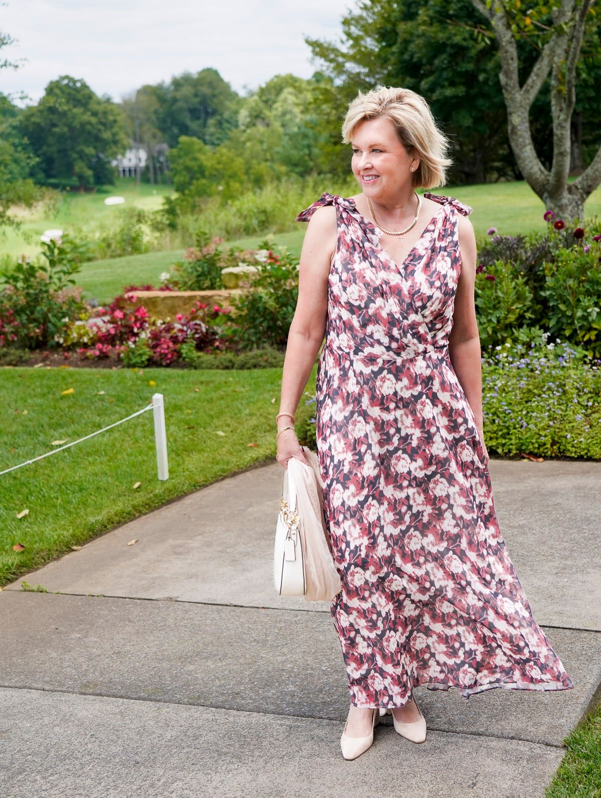 Tania Stephens is wearing a muted plum floral fall wedding guest dress from Nordstrom33