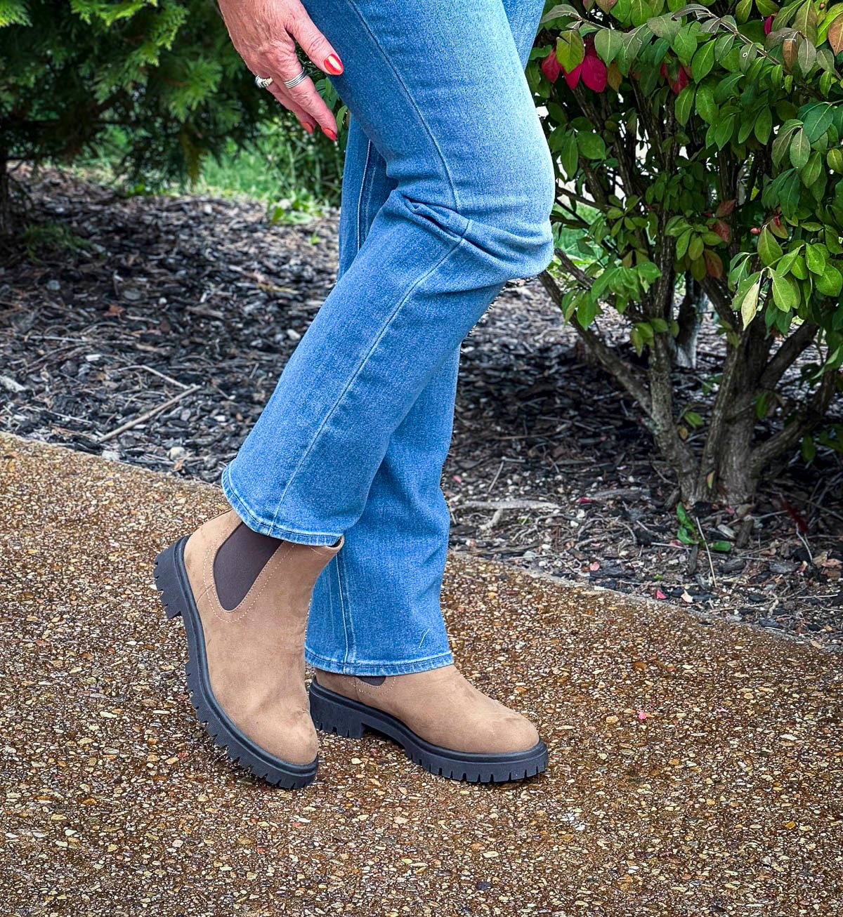 Tania Stephens wearing Chelsea boots from Old Navy14