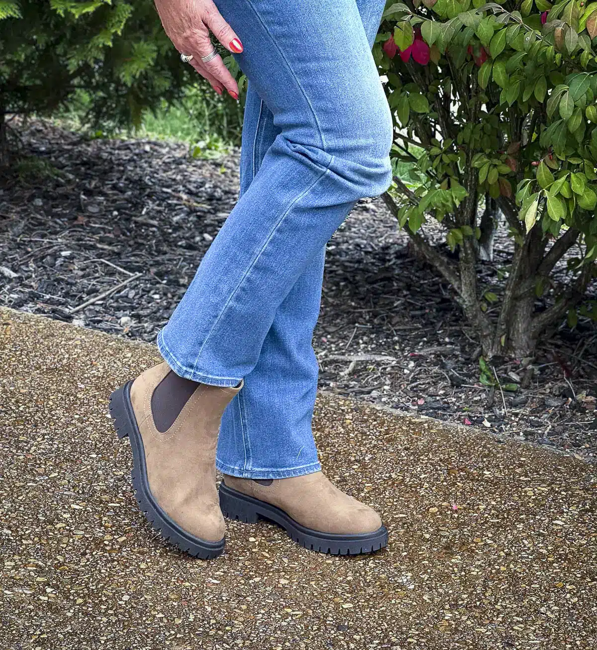 chunky heel chelsea boot old navy