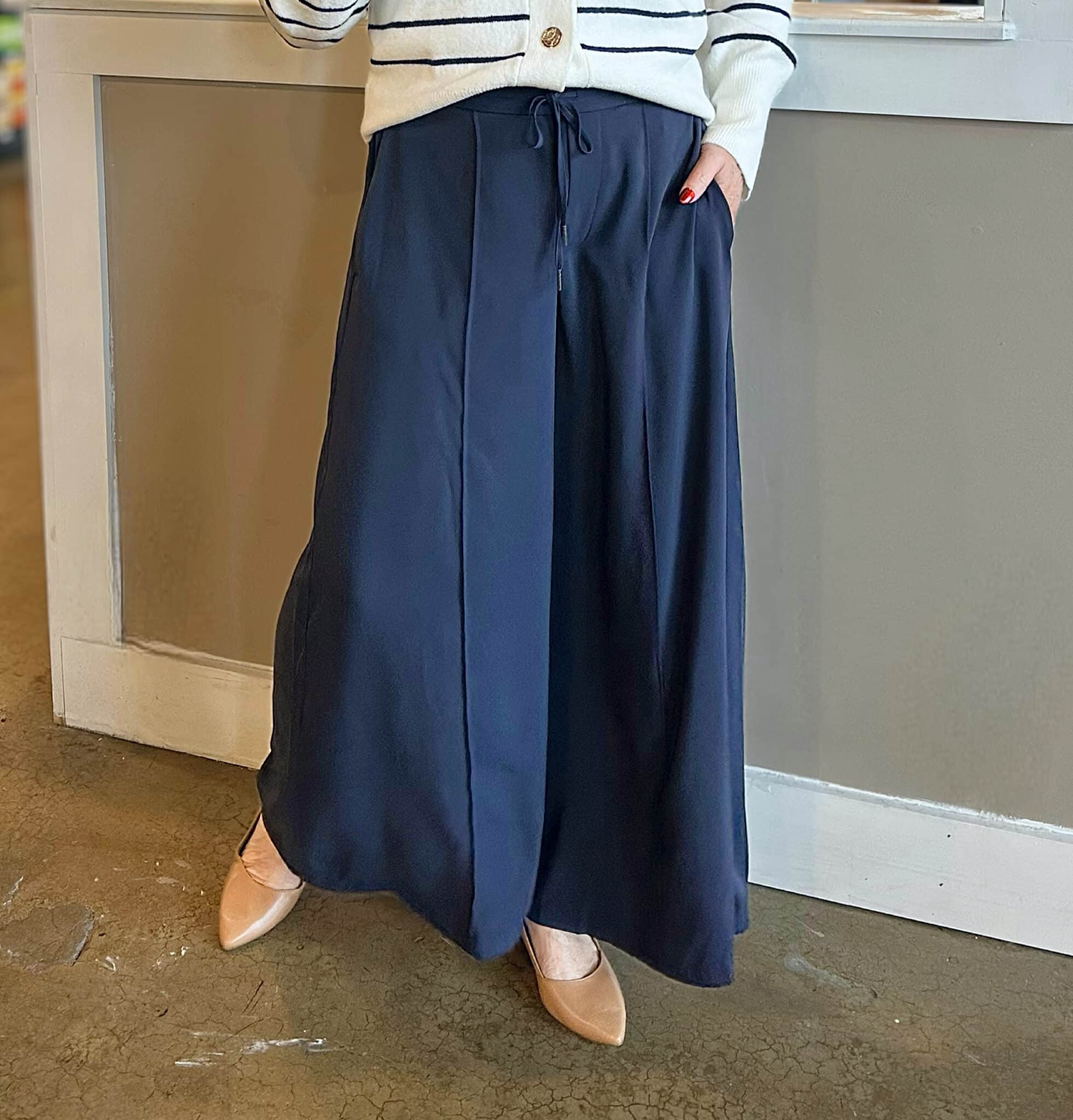 Tania Stephens is wearing navy palazzo pants from Kohl's