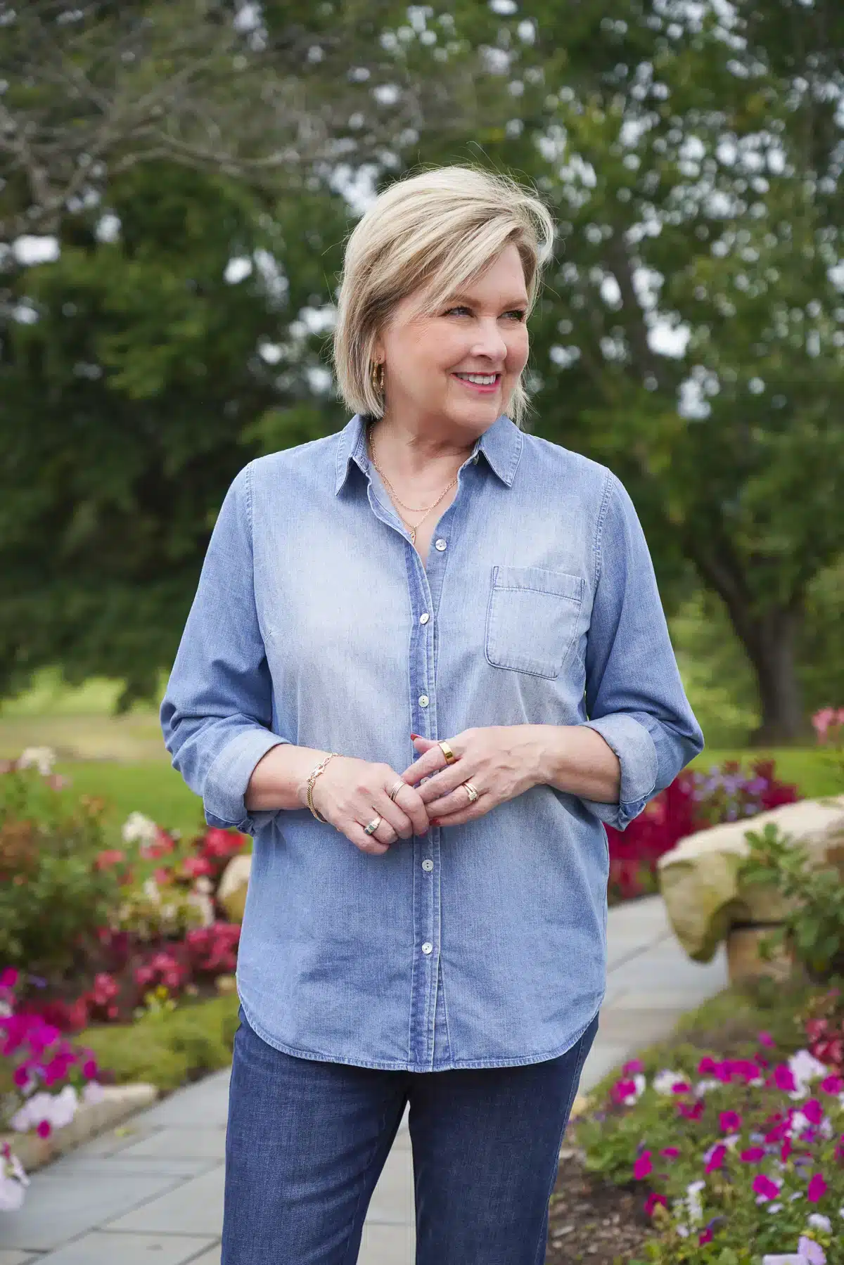 HOW TO WEAR DENIM SHIRTS FOR SPRING