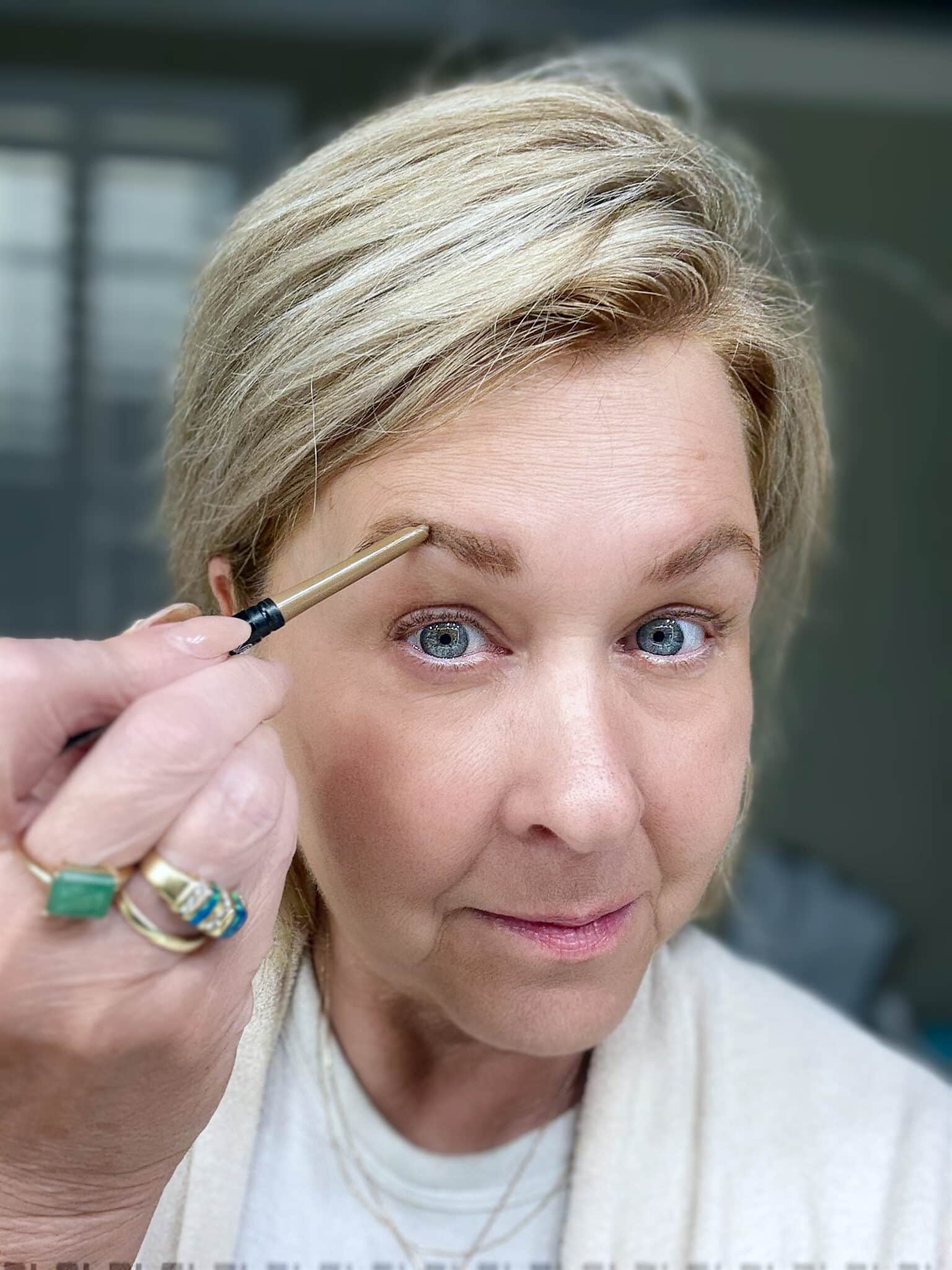 Tania Stephens using eyebrow products
