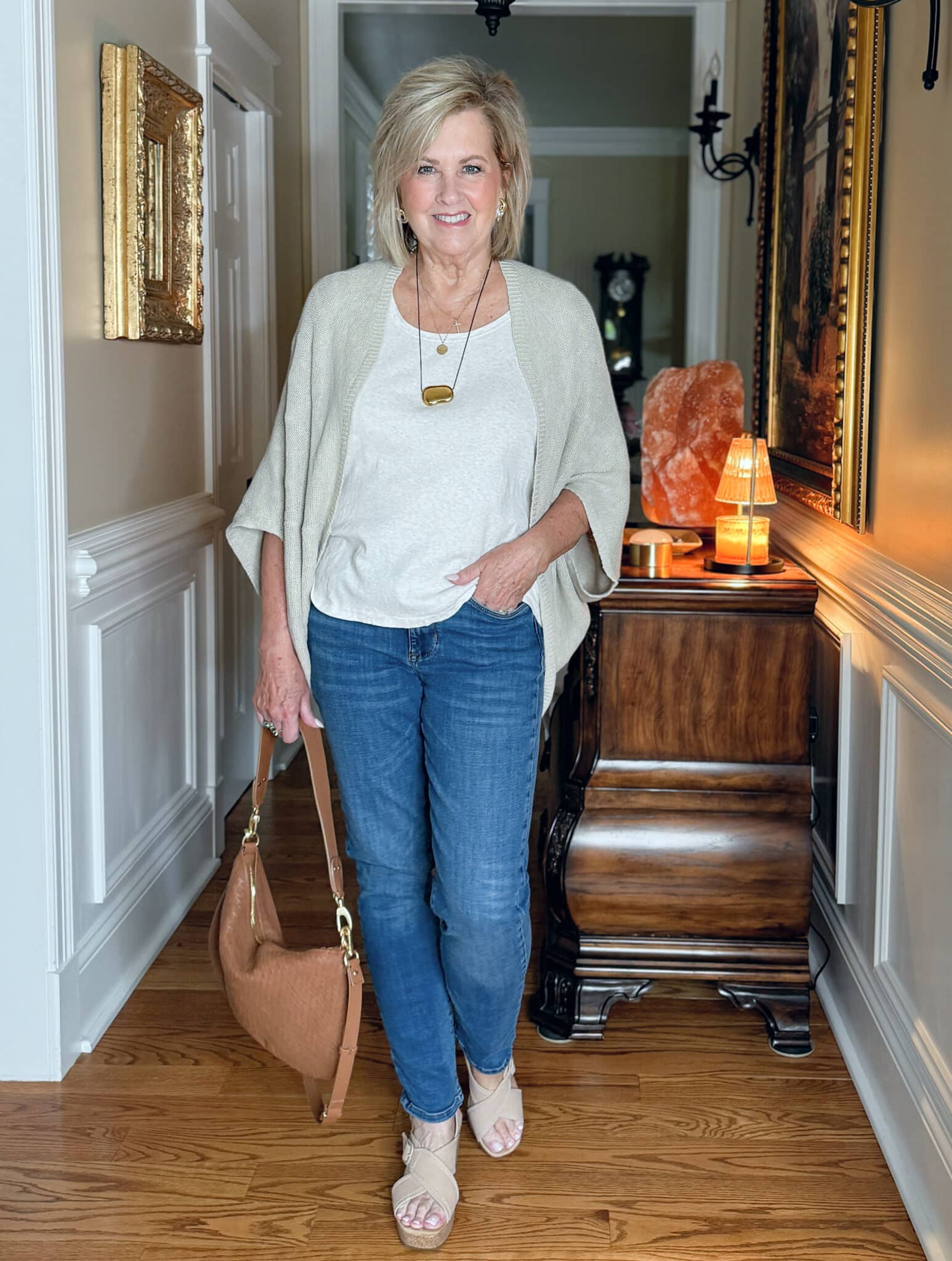 woman wearing a J.Jill neutral summer outfit with jeans
