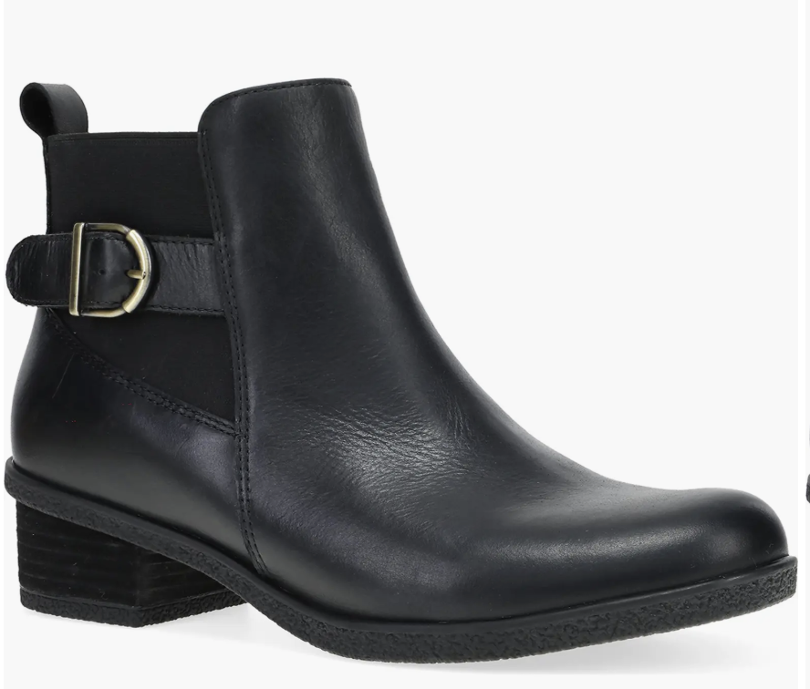 Arch Support Boots You’ll Love Wearing Everywhere tania stephens 50 is not old fashion blogger dansko