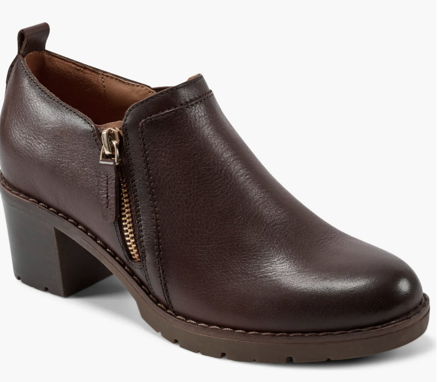 Arch Support Boots You’ll Love Wearing Everywhere tania stephens 50 is not old fashion blogger cosa